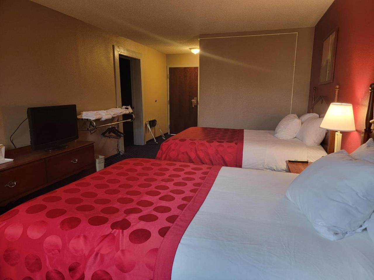 Ramada by Wyndham Angola/Fremont Area photo 51
