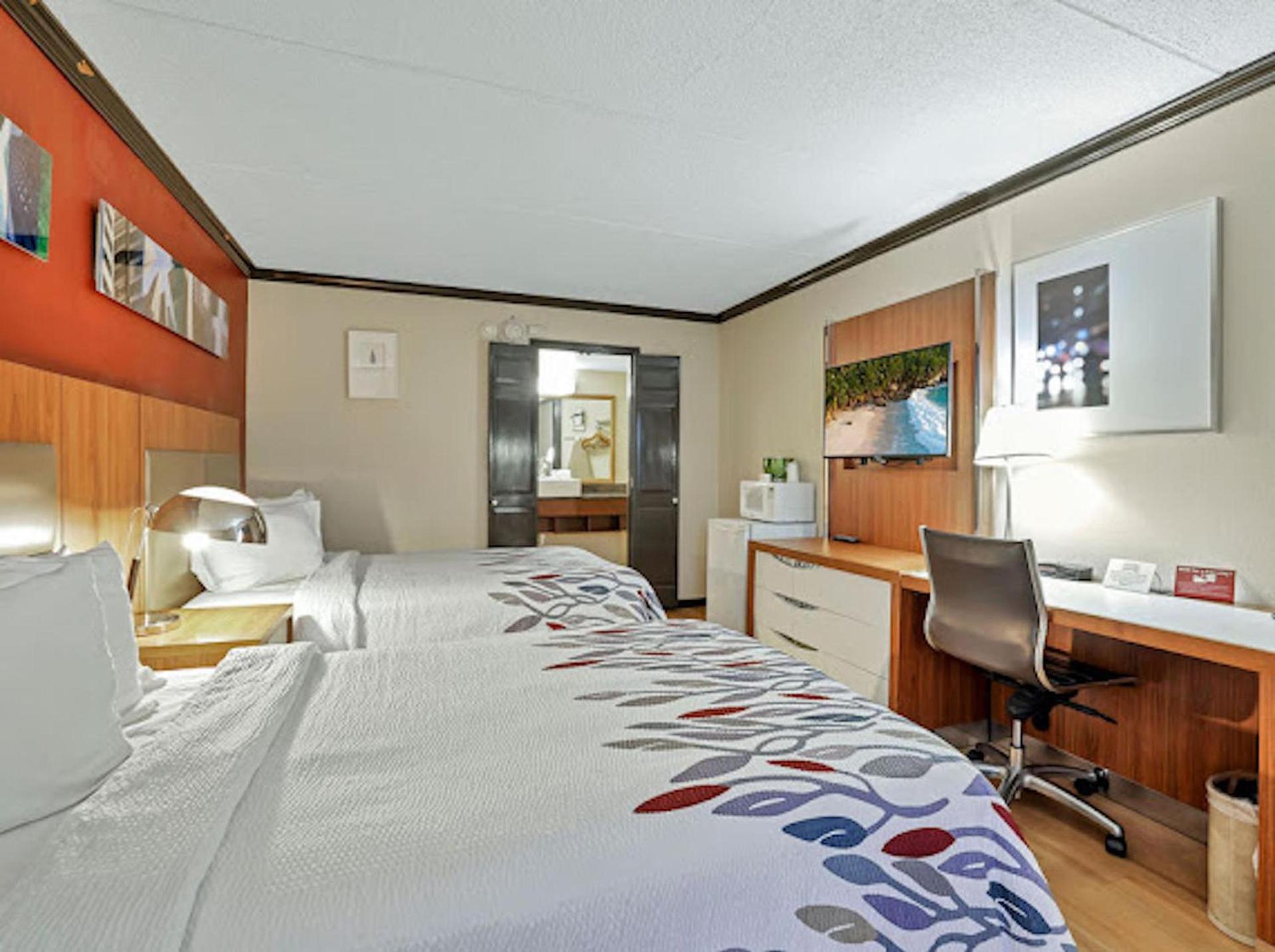 Red Roof Inn Uhrichsville photo 11