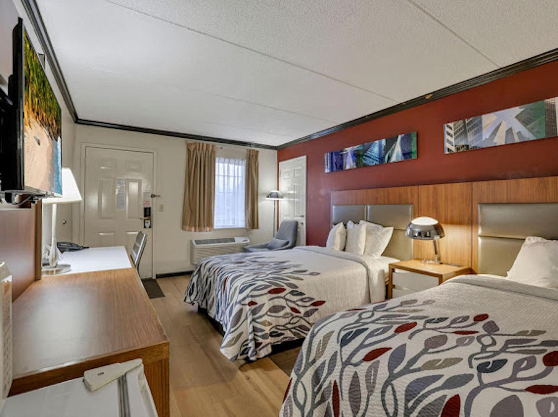 Red Roof Inn Uhrichsville photo 12