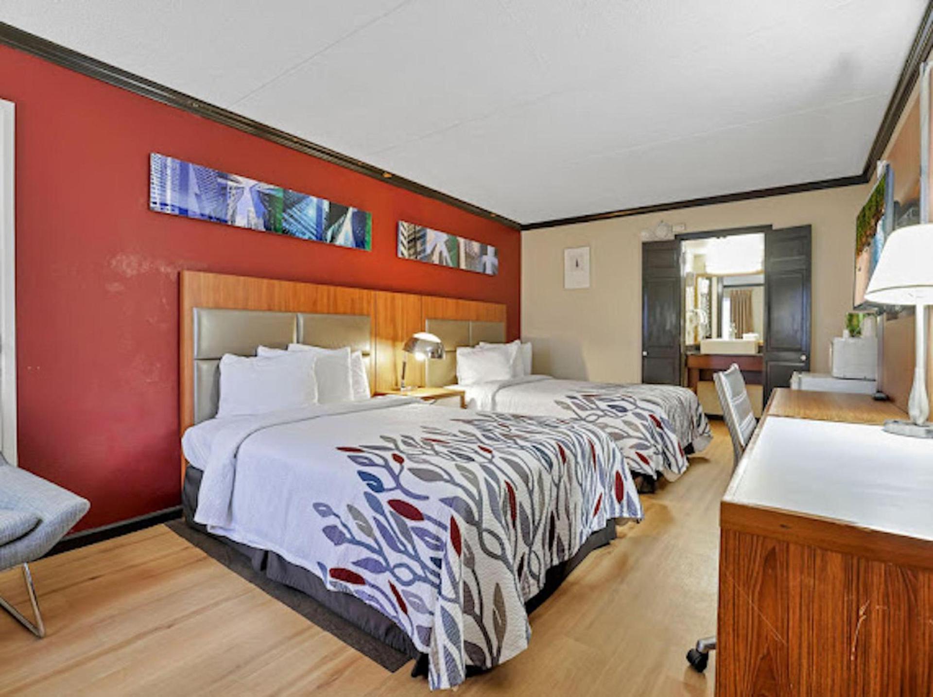 Red Roof Inn Uhrichsville photo 13