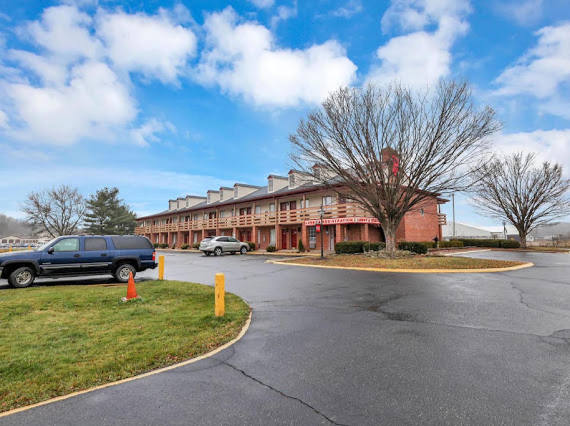 Red Roof Inn Uhrichsville photo 3