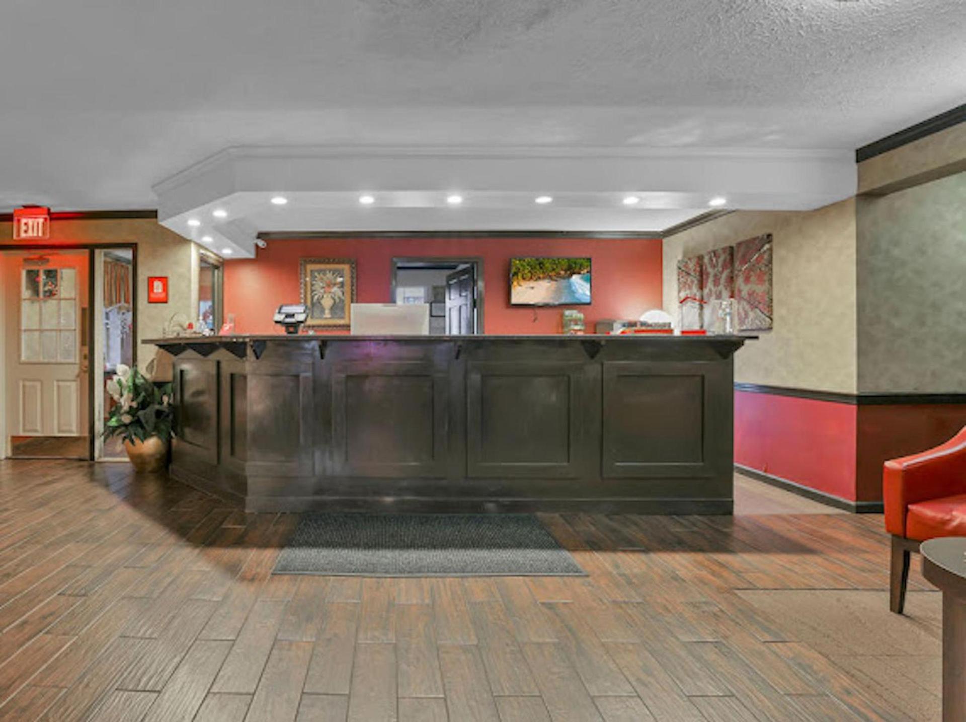 Red Roof Inn Uhrichsville photo 10