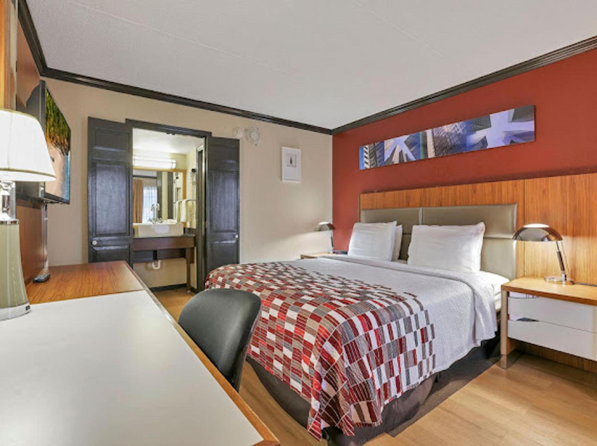 Red Roof Inn Uhrichsville photo 21