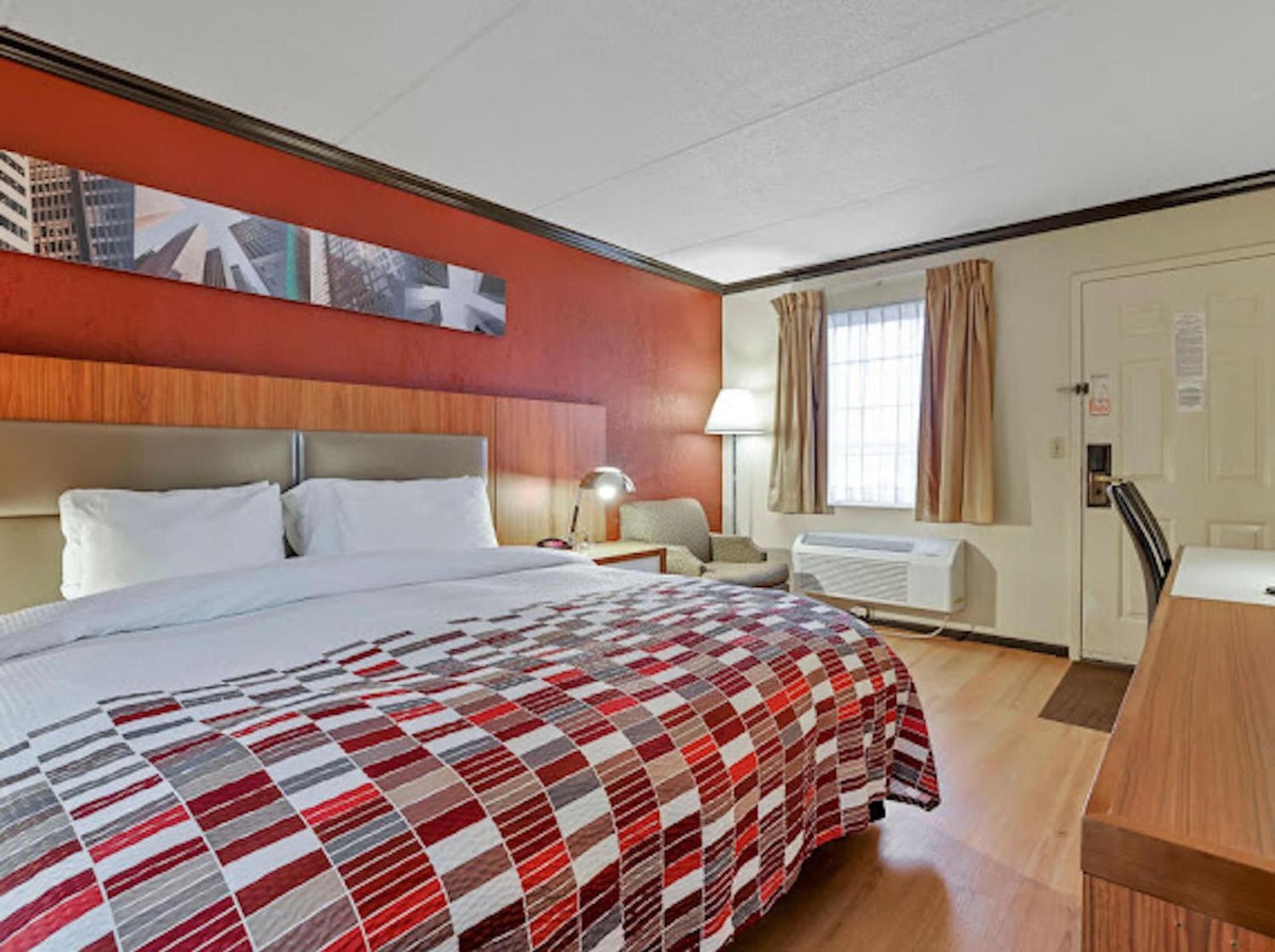 Red Roof Inn Uhrichsville photo 24