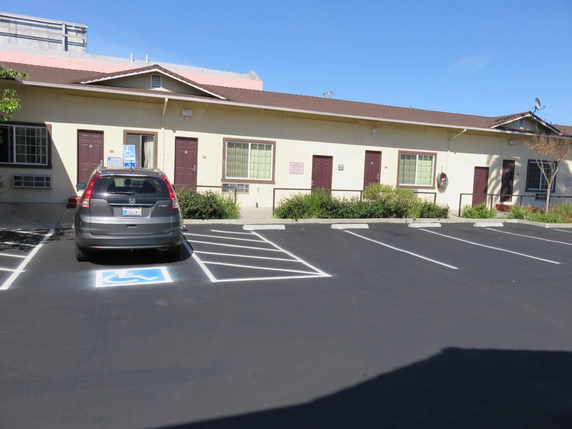 Economy Inn Richmond photo 11