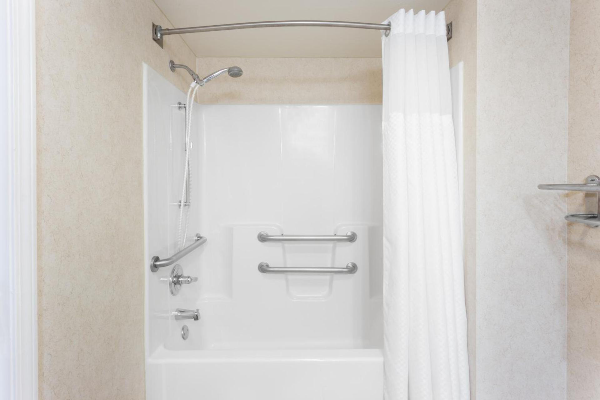 Wingate by Wyndham Joliet photo 17