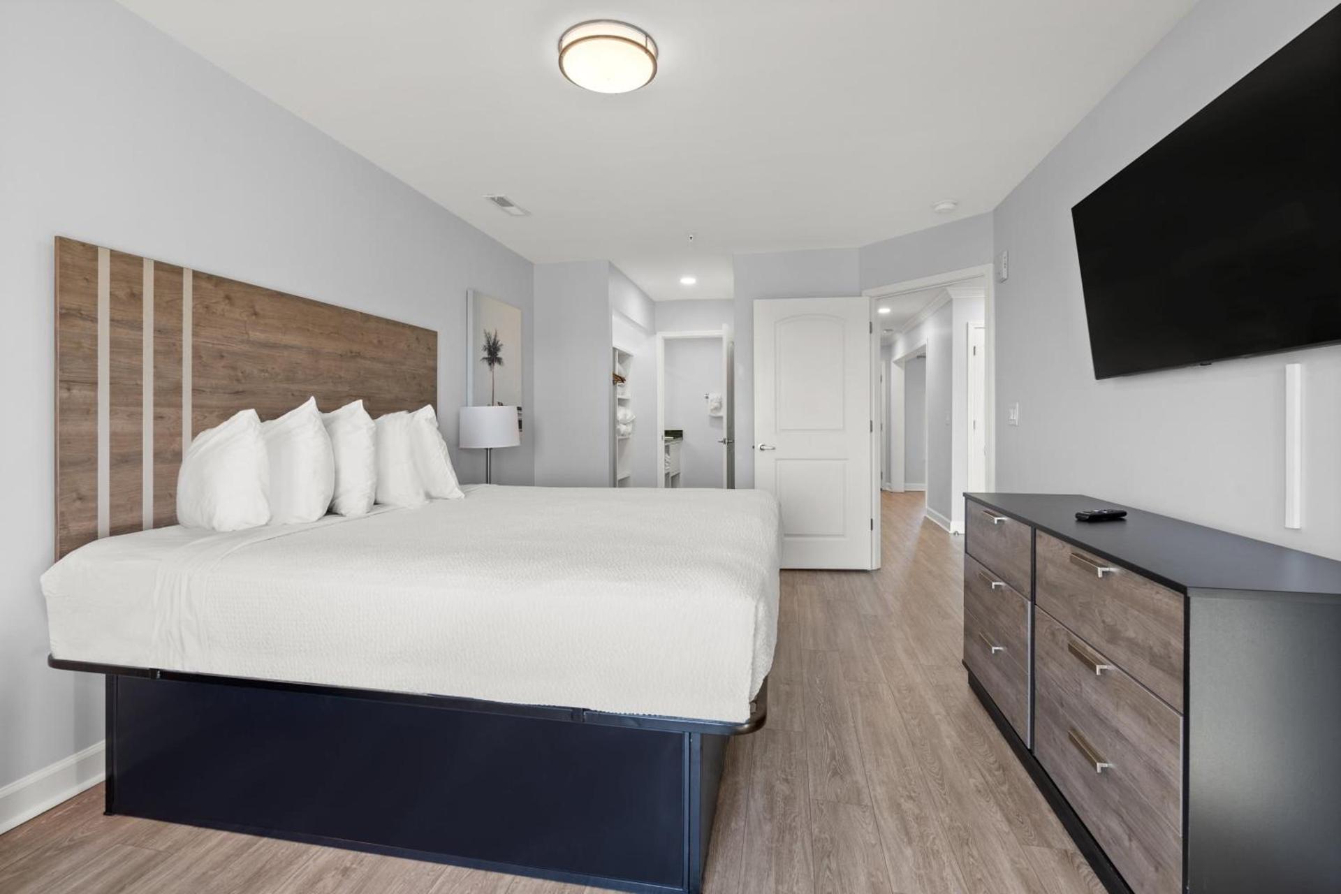 Ocean Escape Condos photo 98