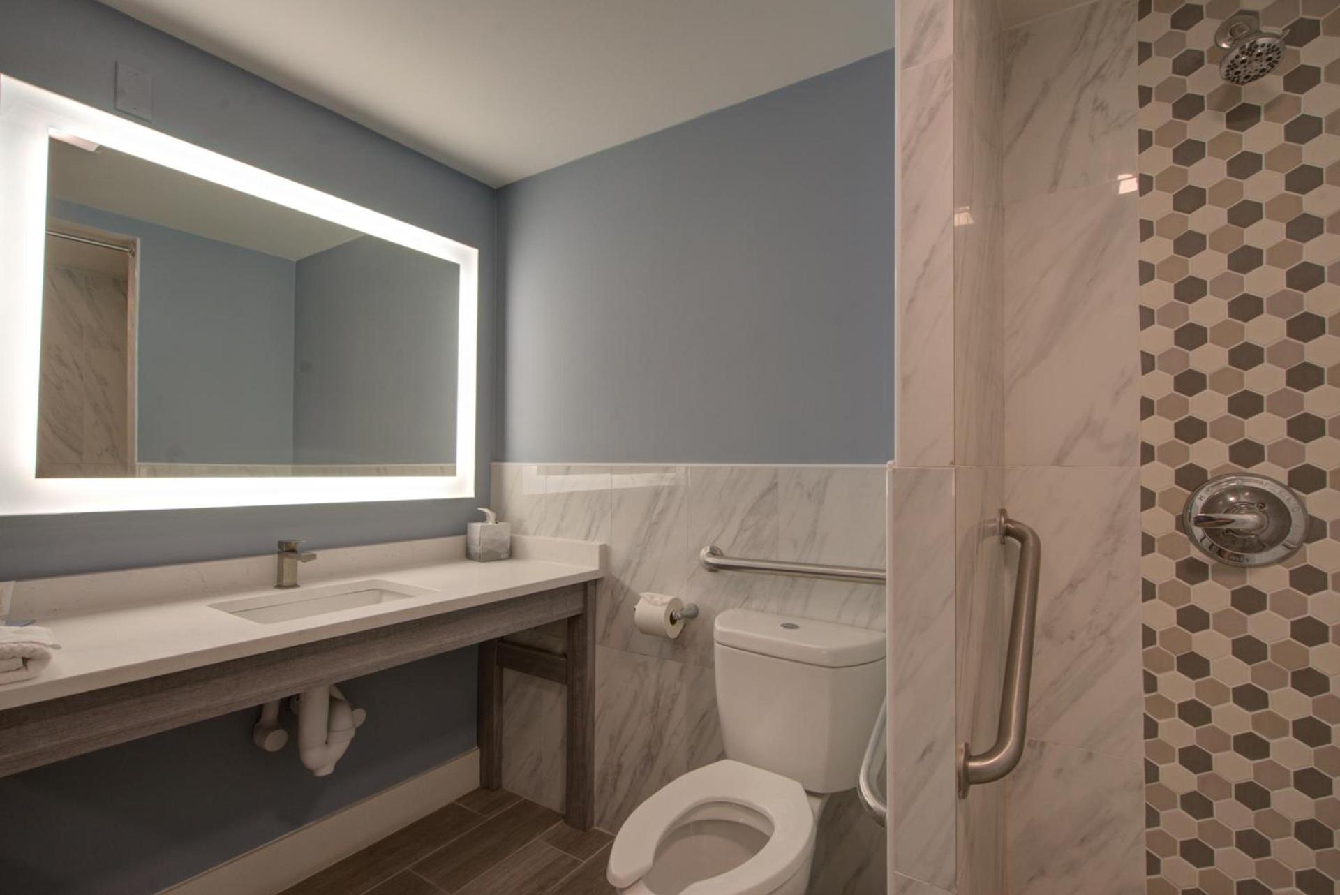 Clarion Pointe Tampa-Brandon Near Fairgrounds and Casino photo 49