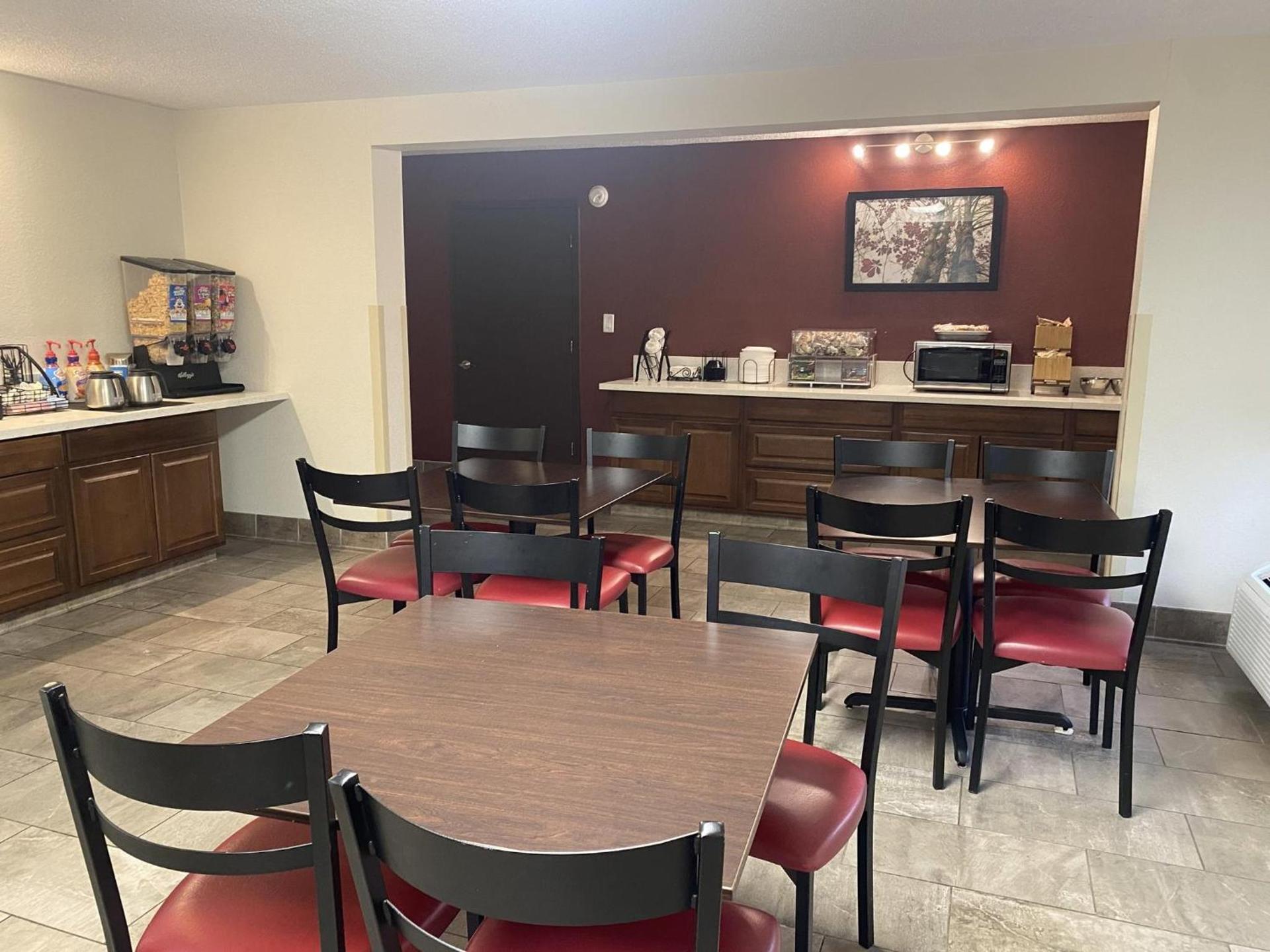 Red Roof Inn Roanoke Rapids photo 30