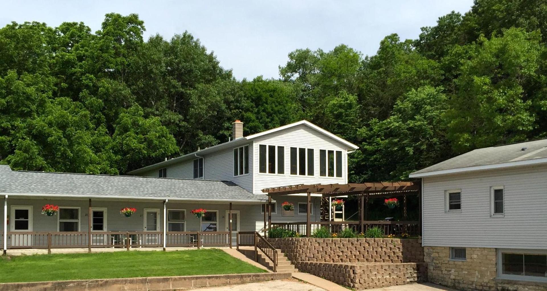 Little Bluff Inn photo 1