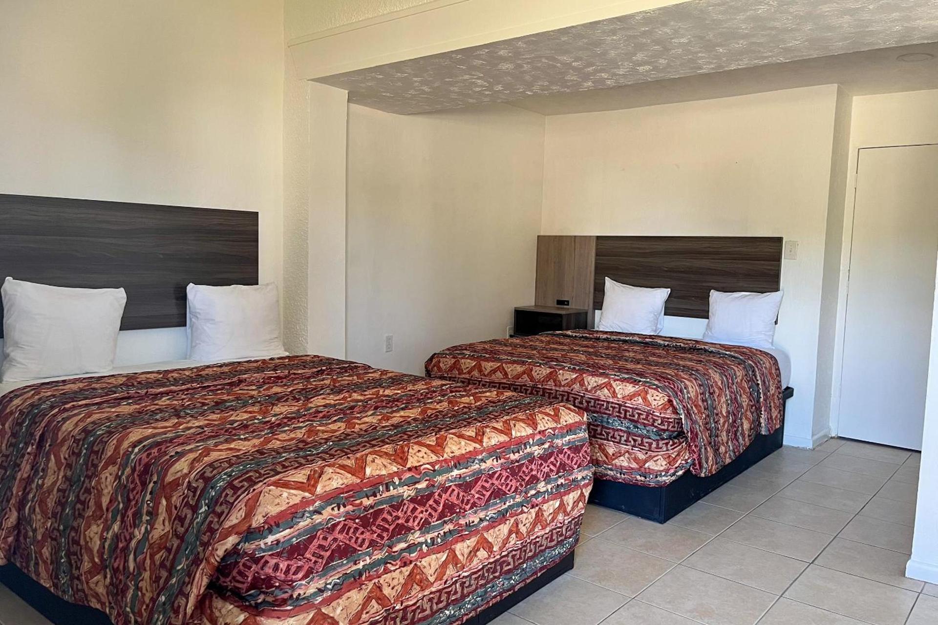 Captain's Table Hotel by Everglades Adventures photo 2