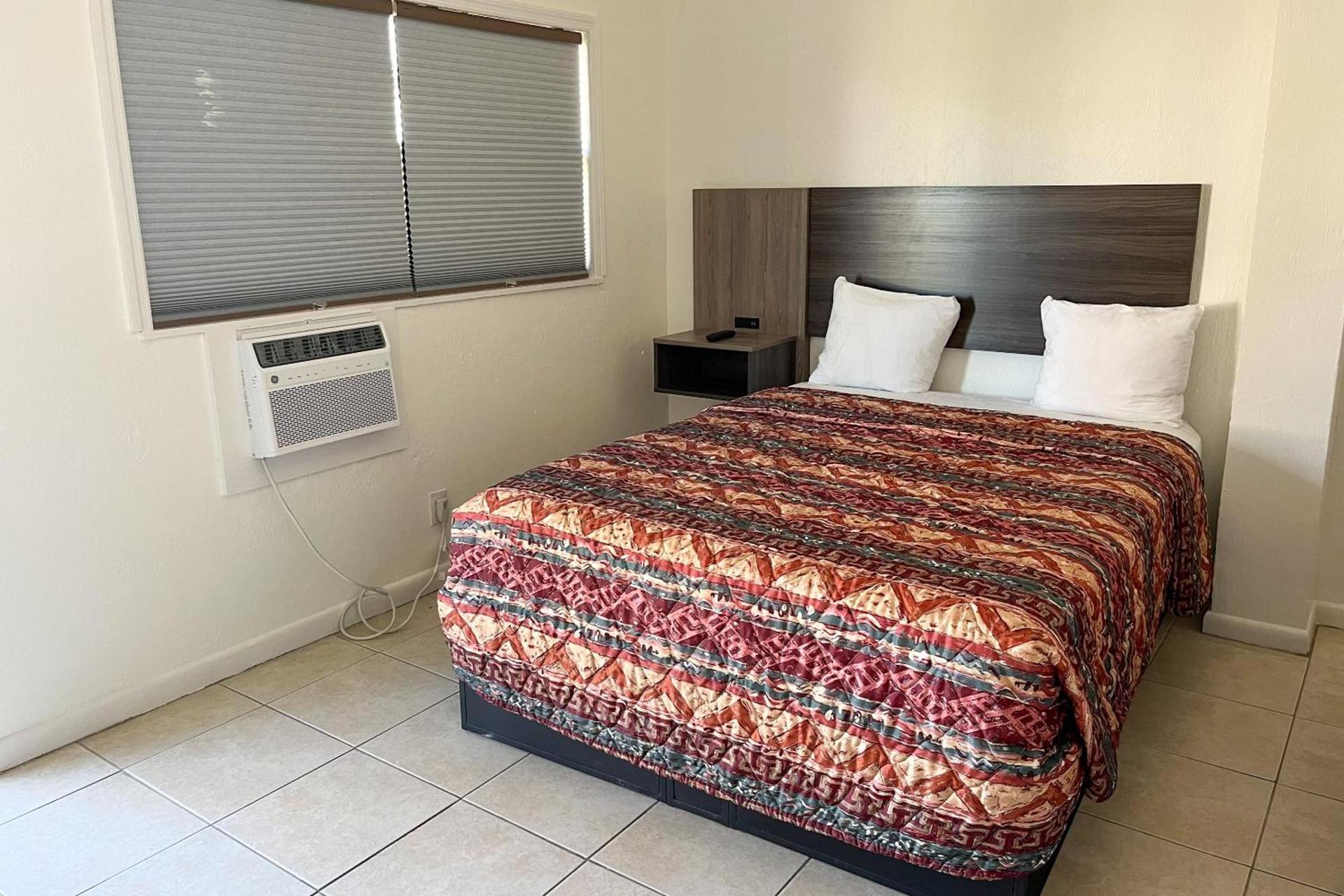 Captain's Table Hotel by Everglades Adventures photo 3