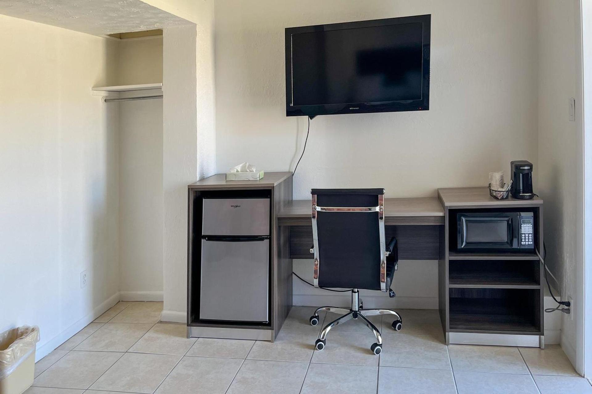 Captain's Table Hotel by Everglades Adventures photo 4