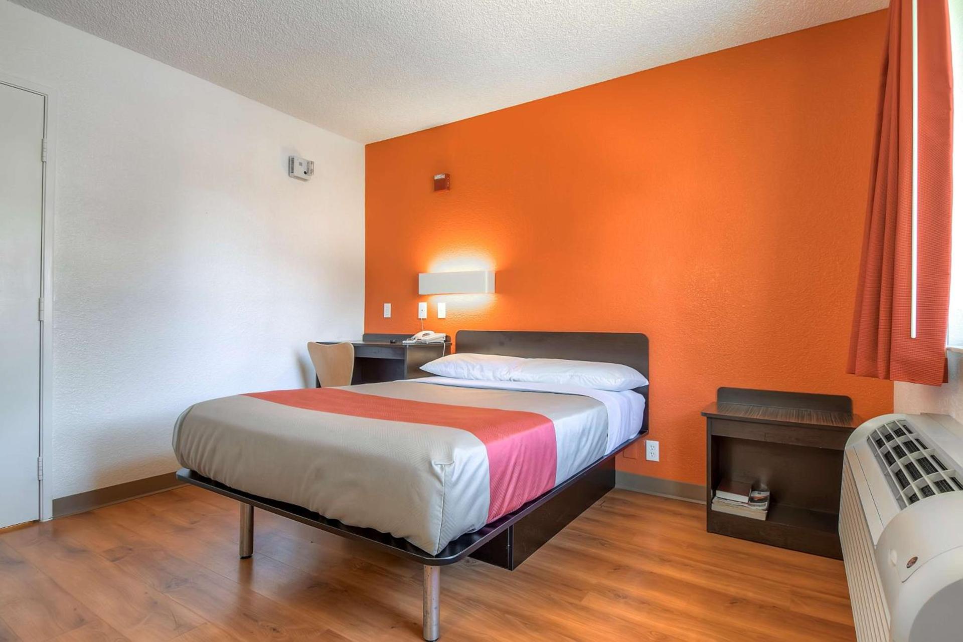 Motel 6-San Diego, CA - North photo 3