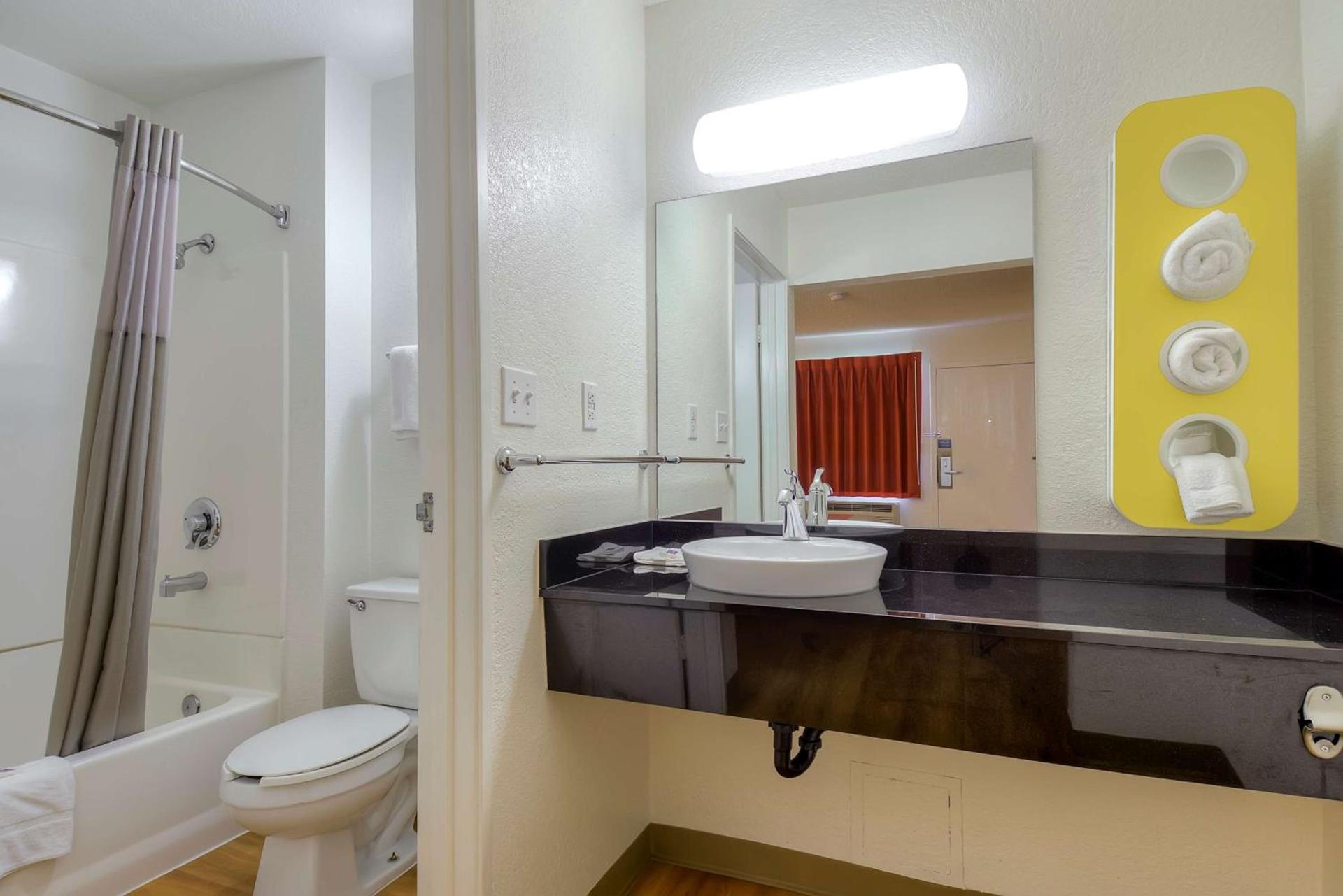 Motel 6-San Diego, CA - North photo 15