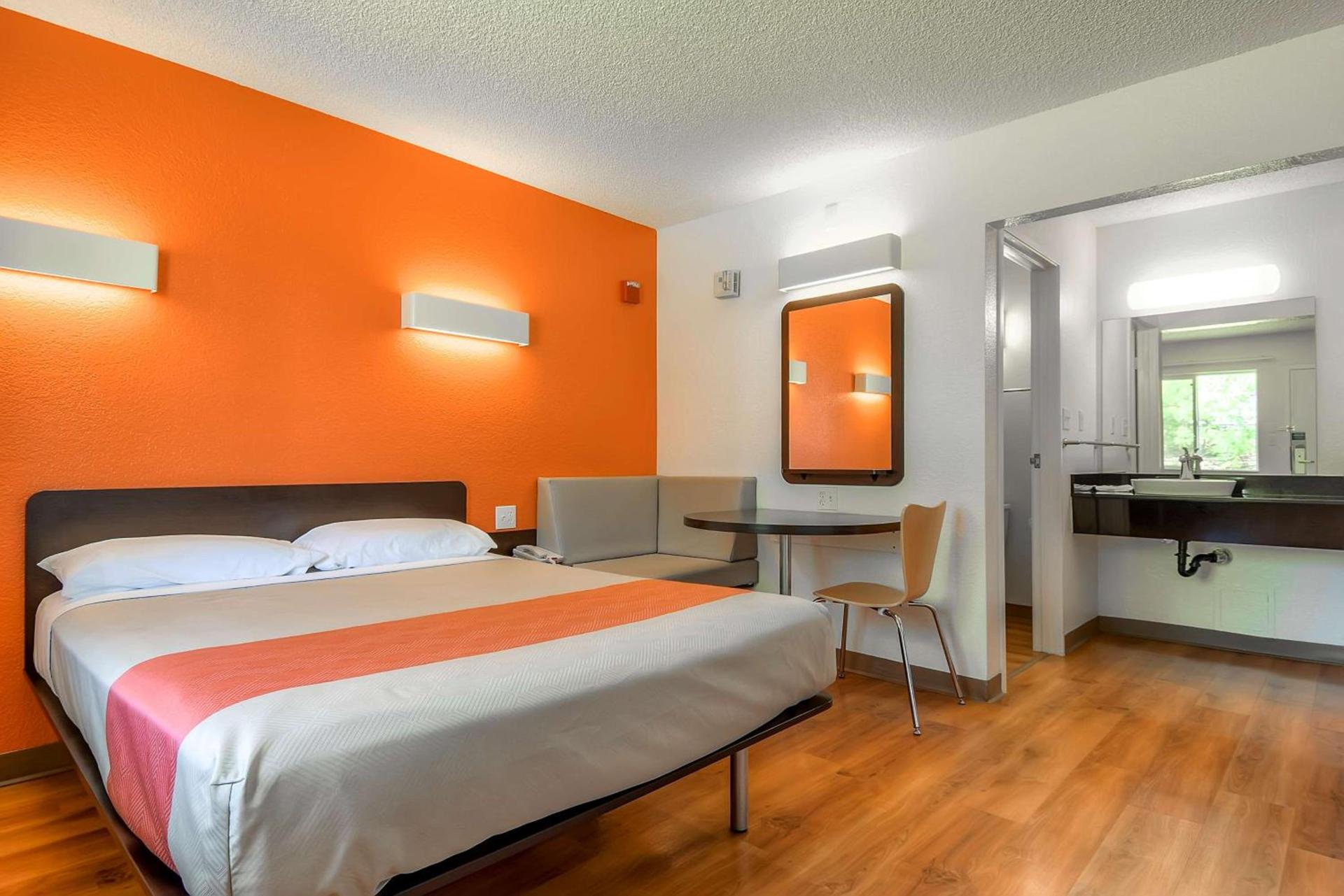 Motel 6-San Diego, CA - North photo 9