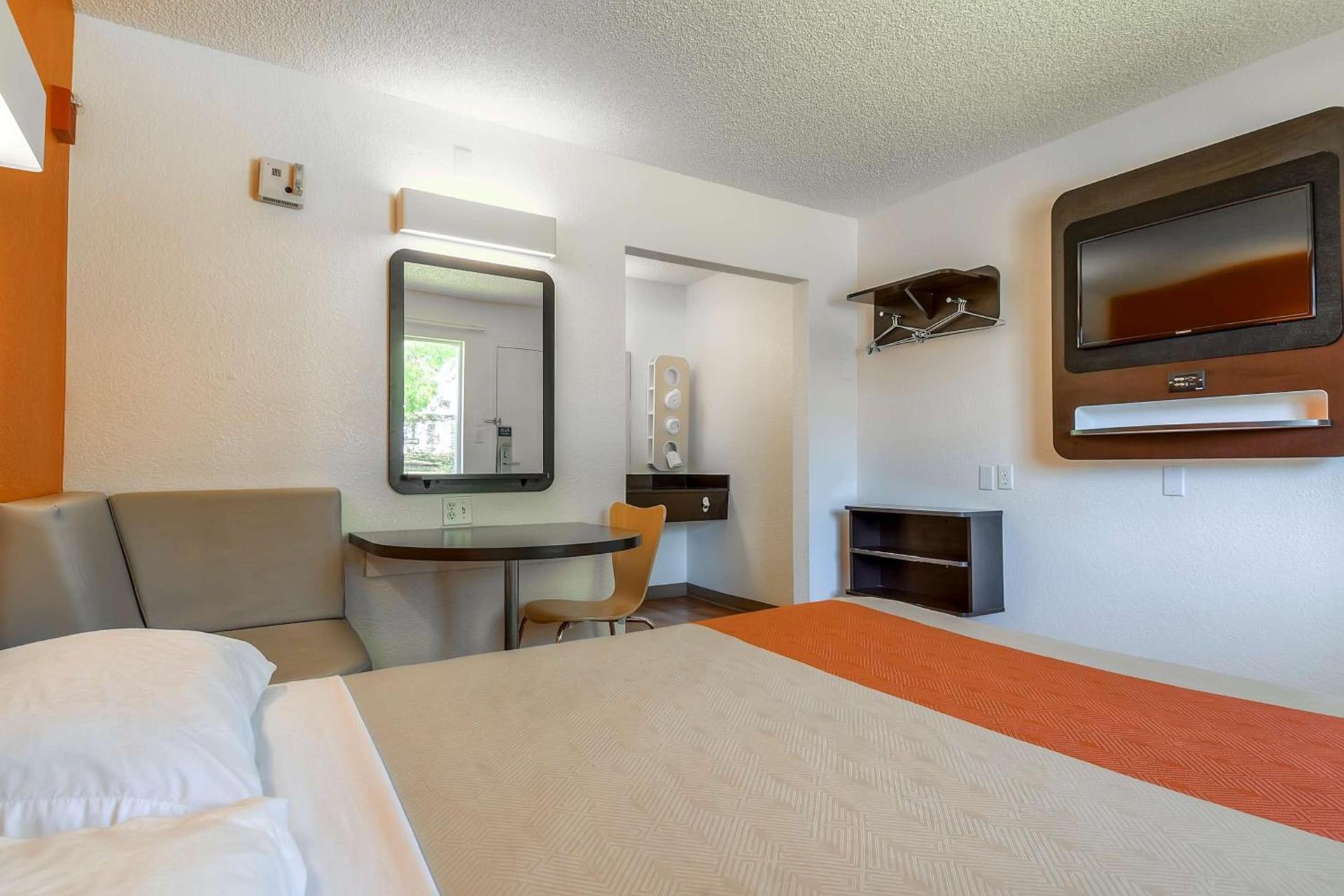 Motel 6-San Diego, CA - North photo 10