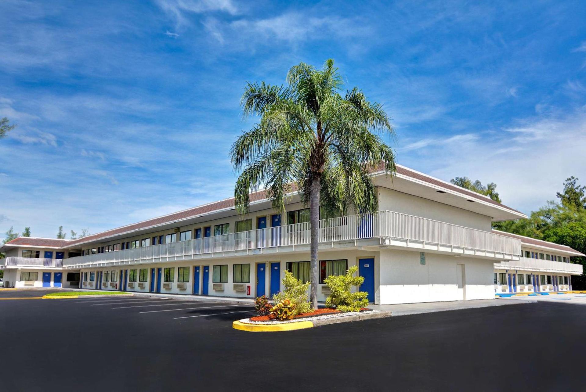 Motel 6 Dania Beach photo 10