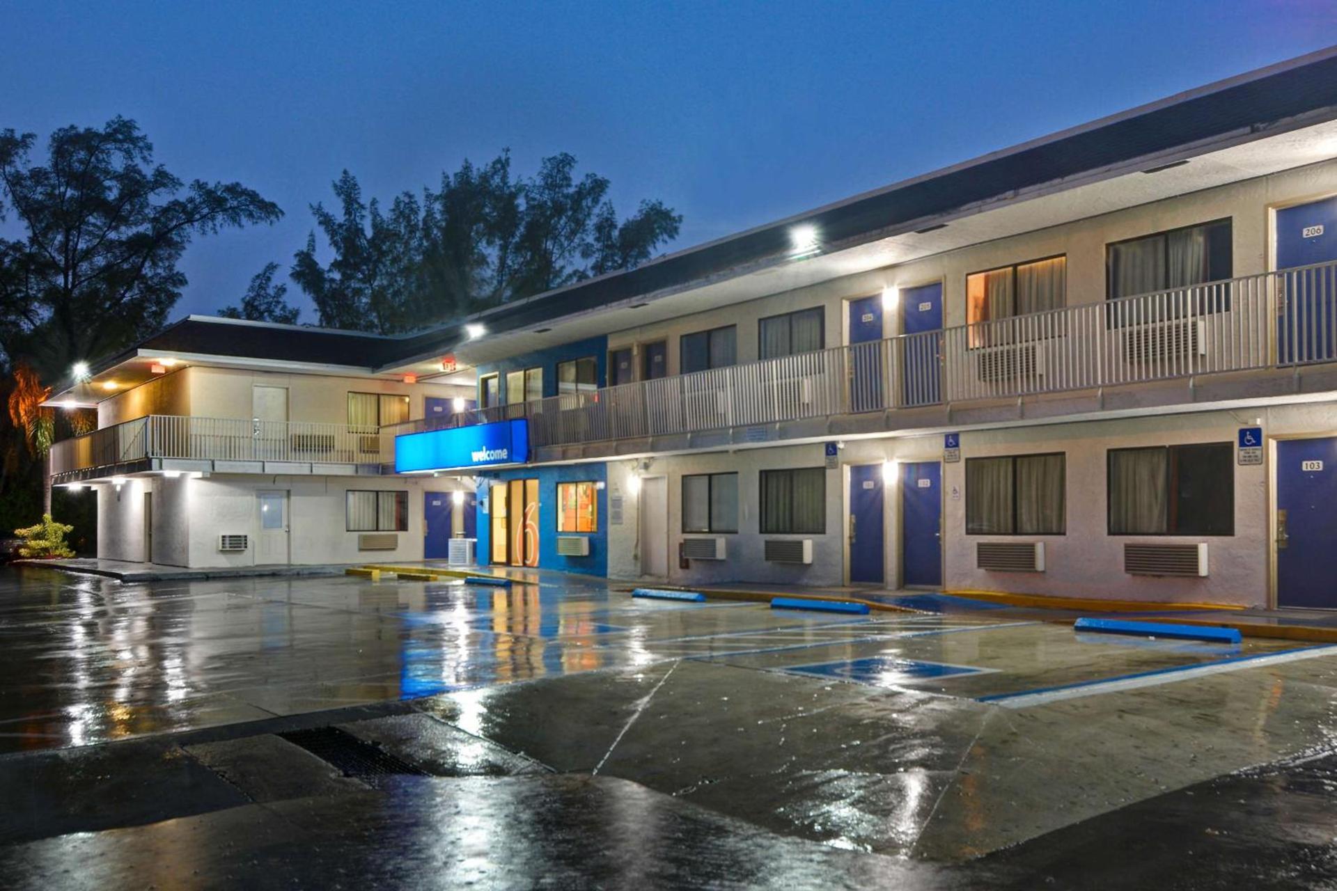 Motel 6 Dania Beach photo 12