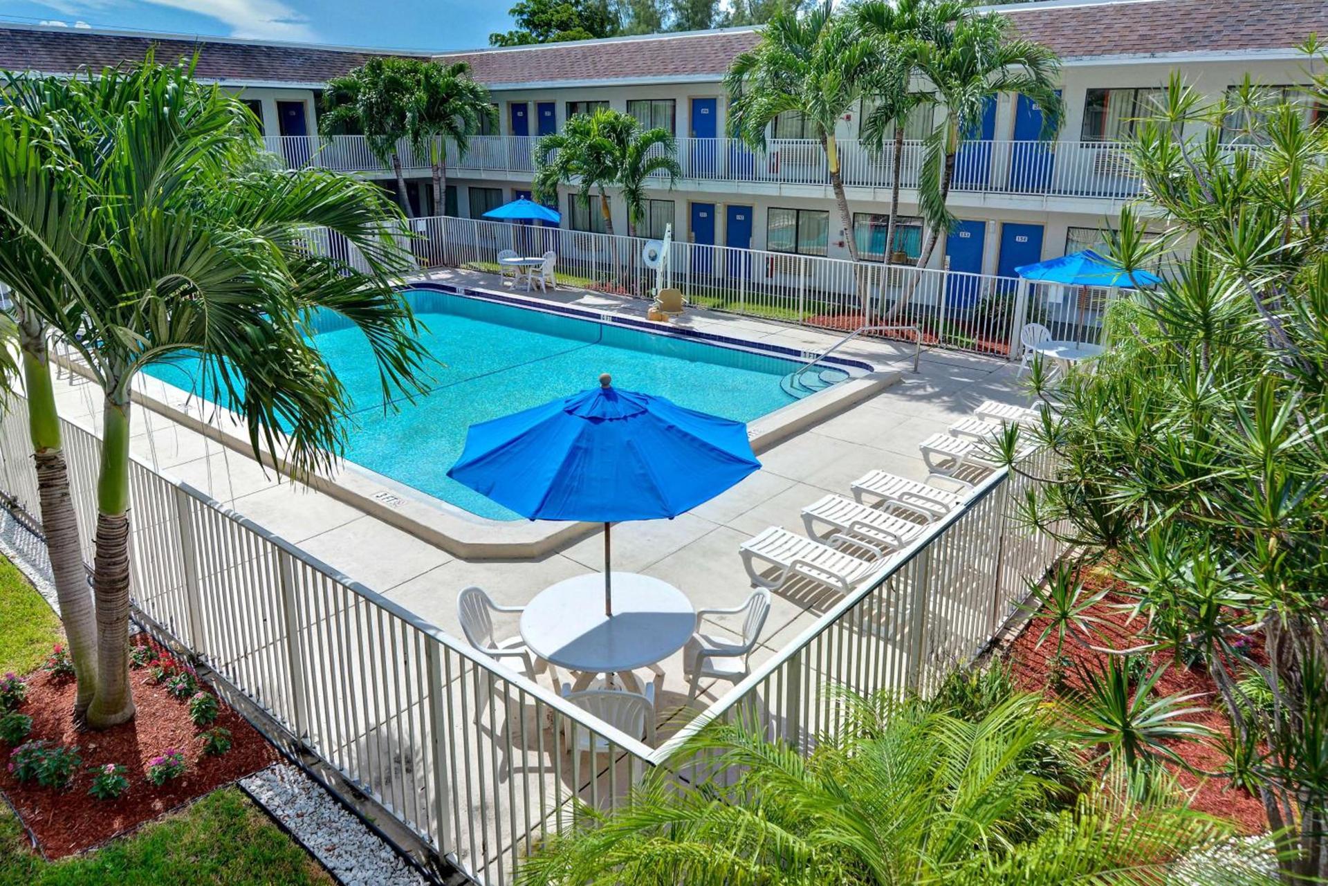 Motel 6 Dania Beach photo 2