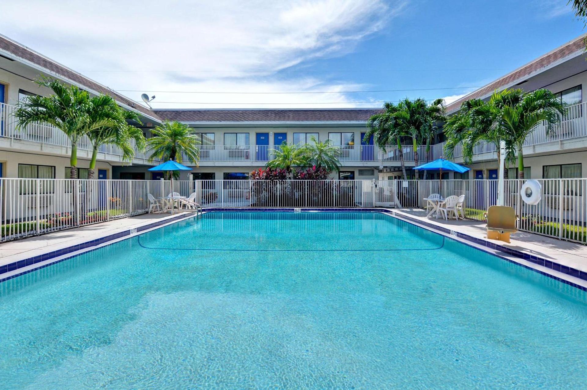 Motel 6 Dania Beach photo 3