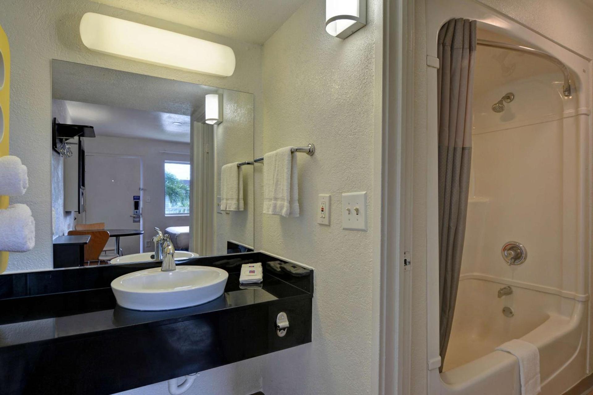 Motel 6 Dania Beach photo 20