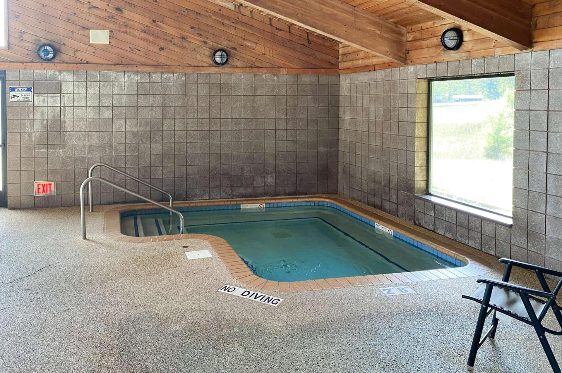 Motel 6 Norway MI photo 5