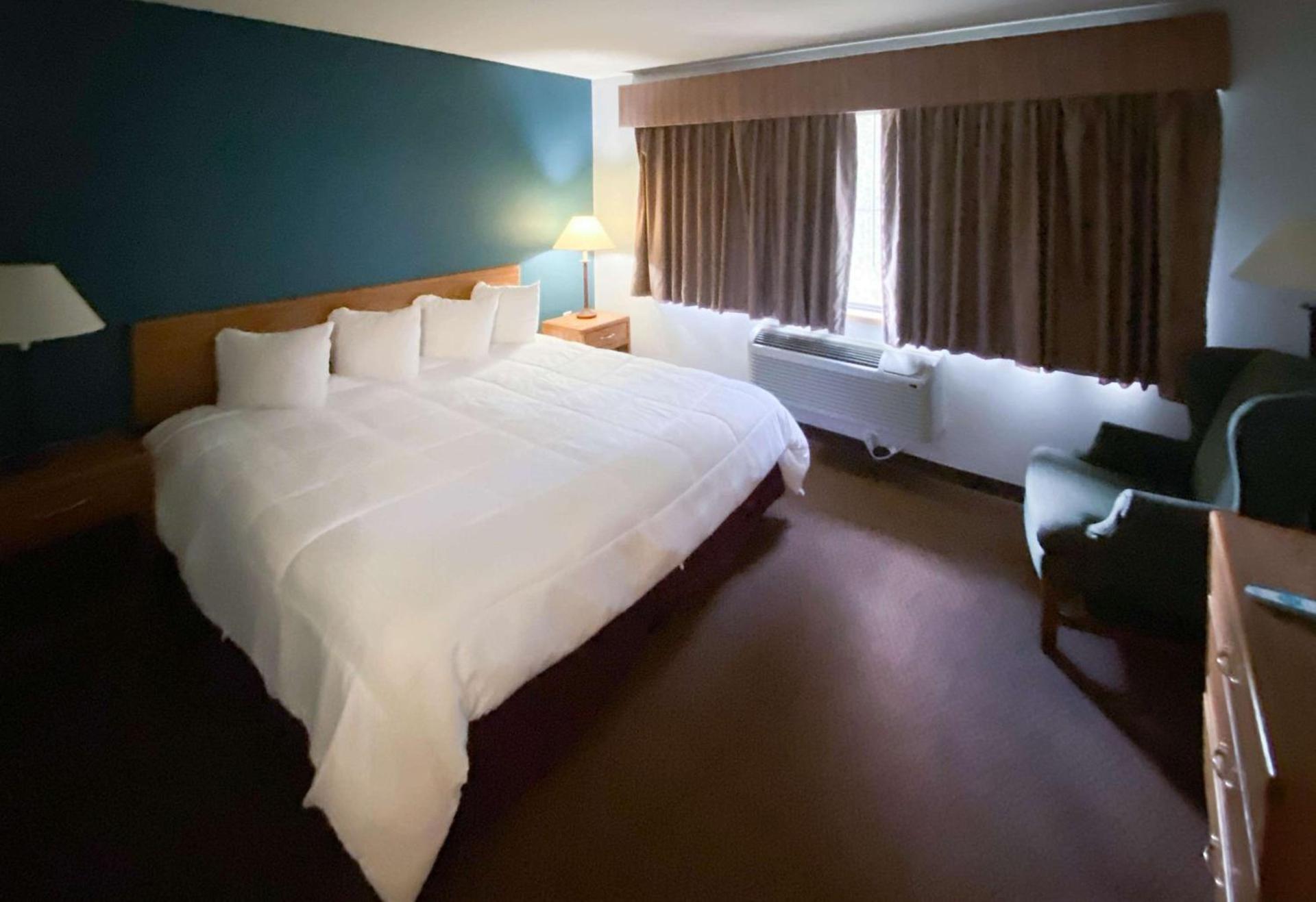 Motel 6 Norway MI photo 6