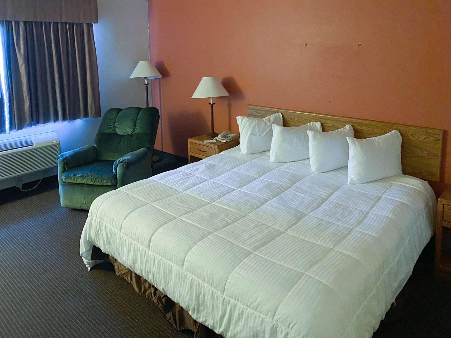 Motel 6 Norway MI photo 8