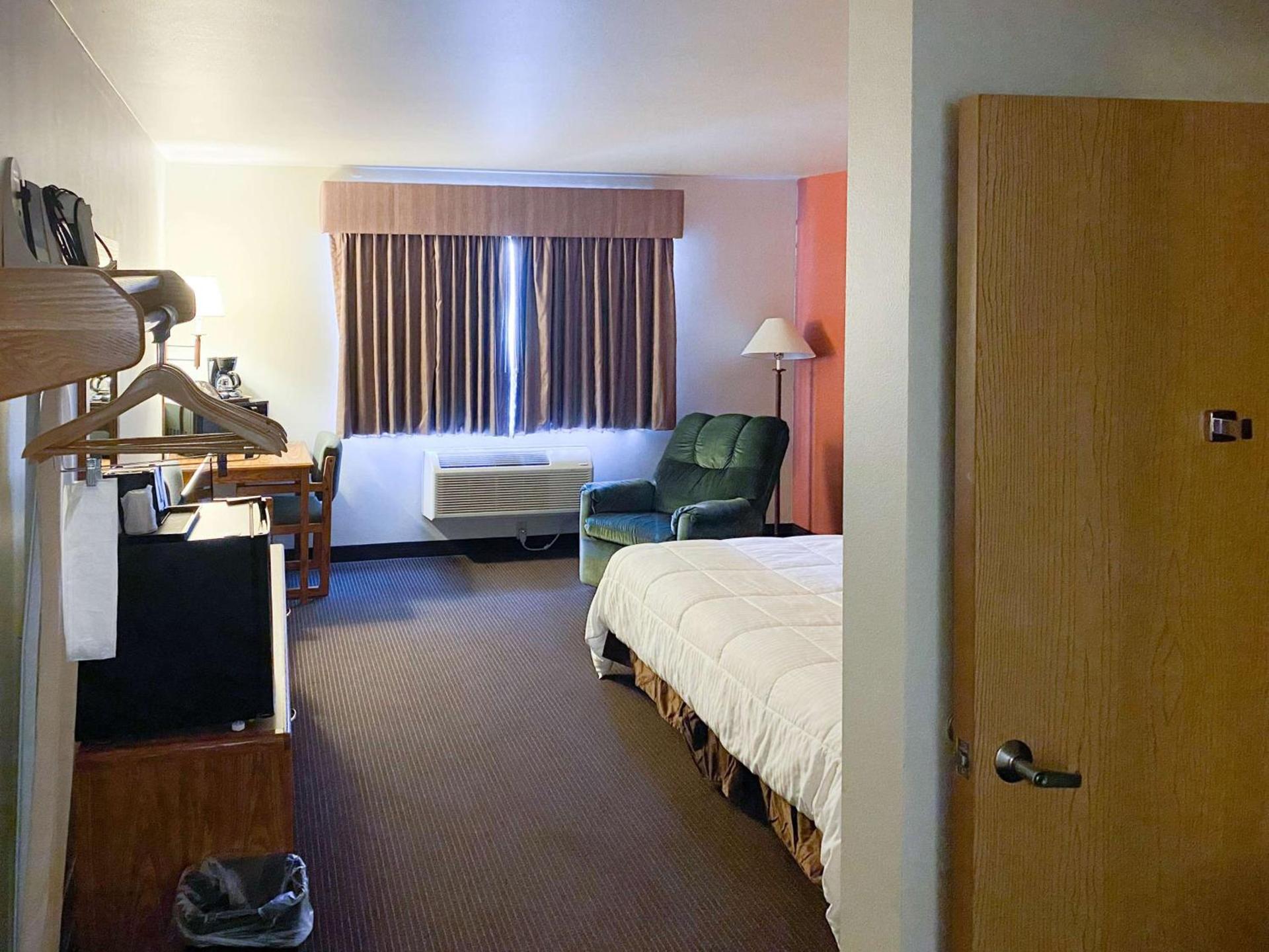 Motel 6 Norway MI photo 9