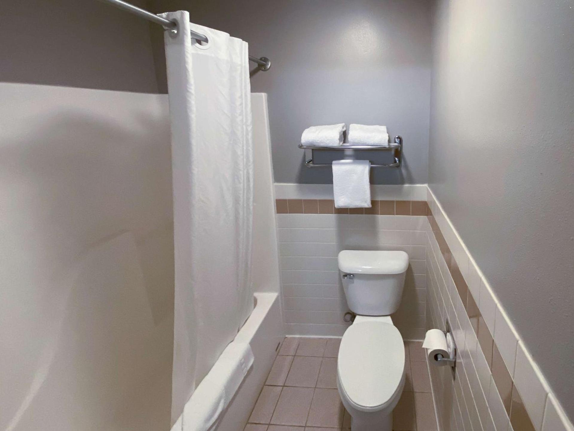 Motel 6 Norway MI photo 10