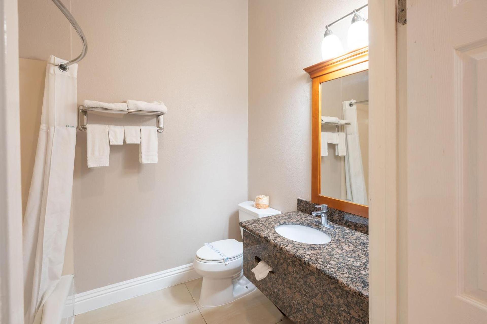 Ramada by Wyndham Redondo Beach photo 21