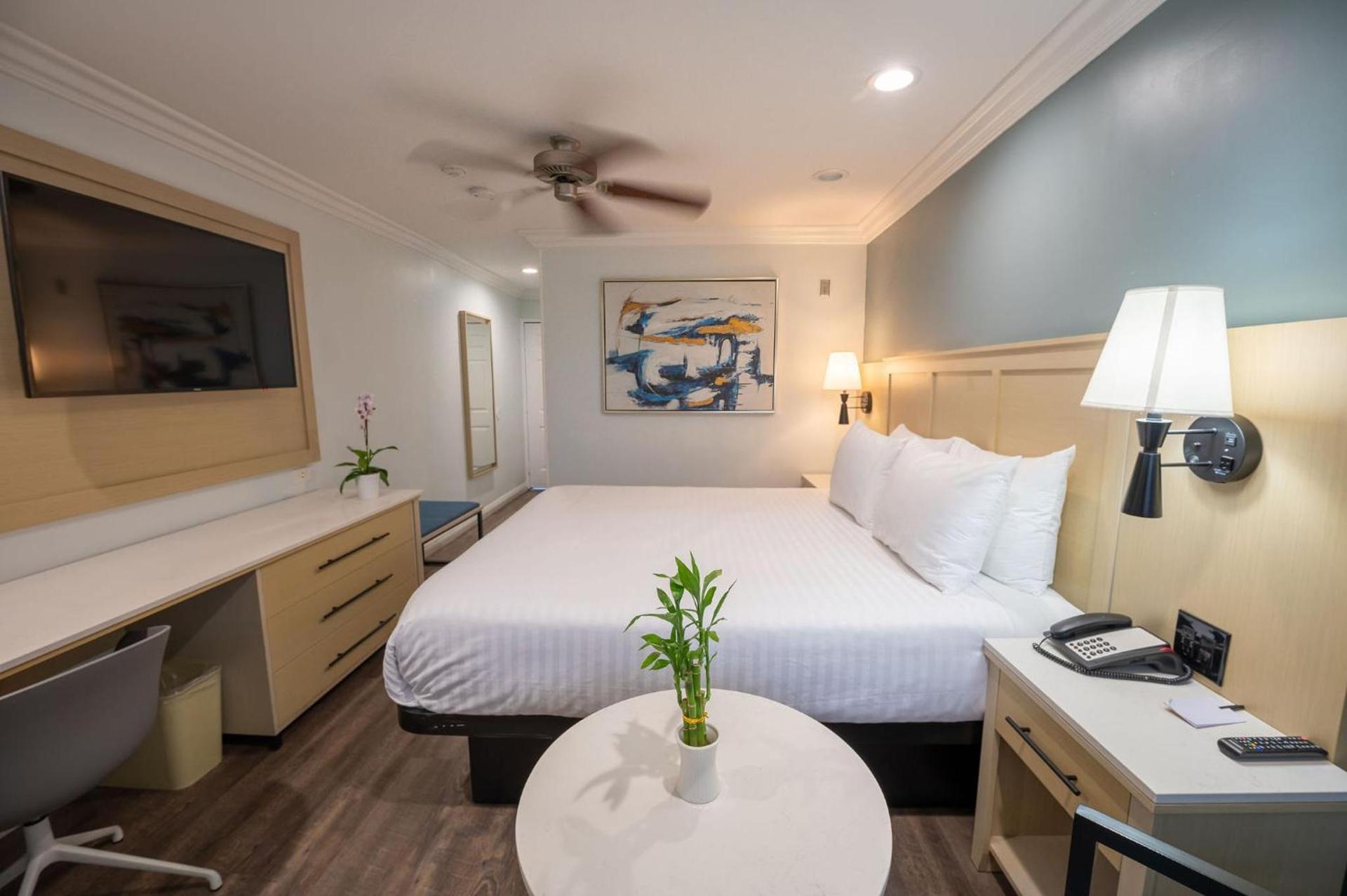 Ramada by Wyndham Redondo Beach photo 23