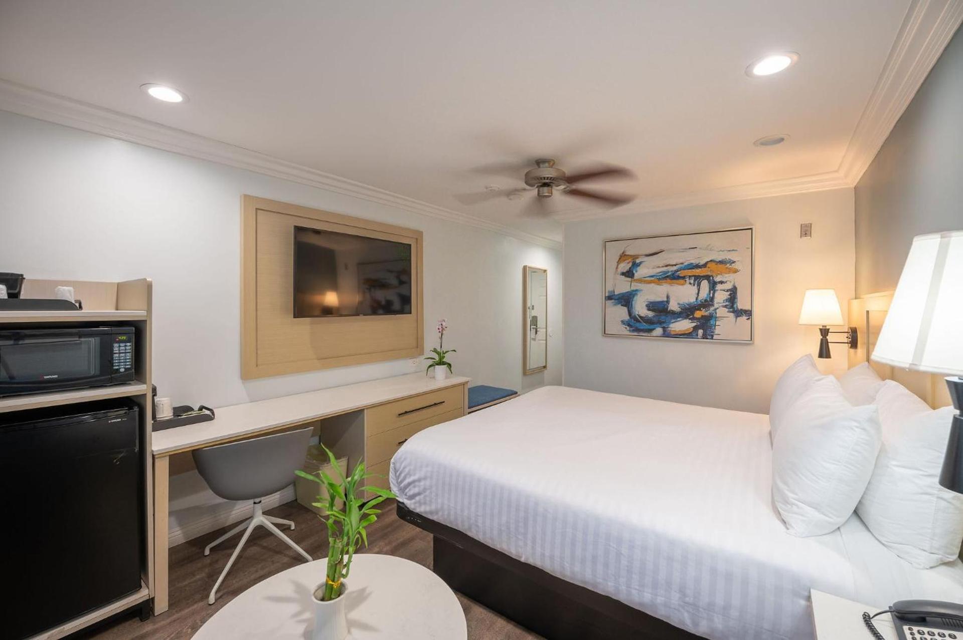 Ramada by Wyndham Redondo Beach photo 32