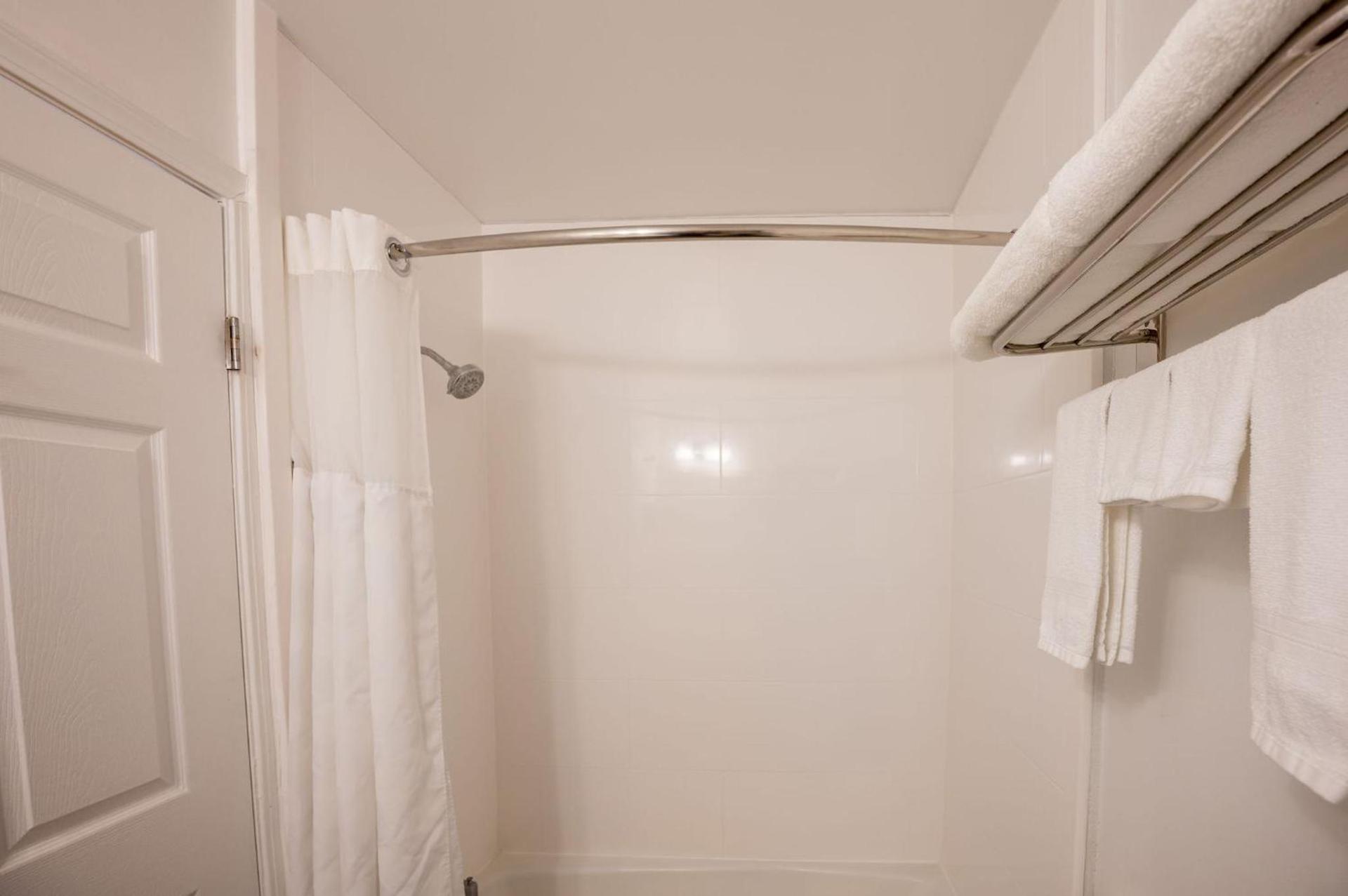 Ramada by Wyndham Redondo Beach photo 34