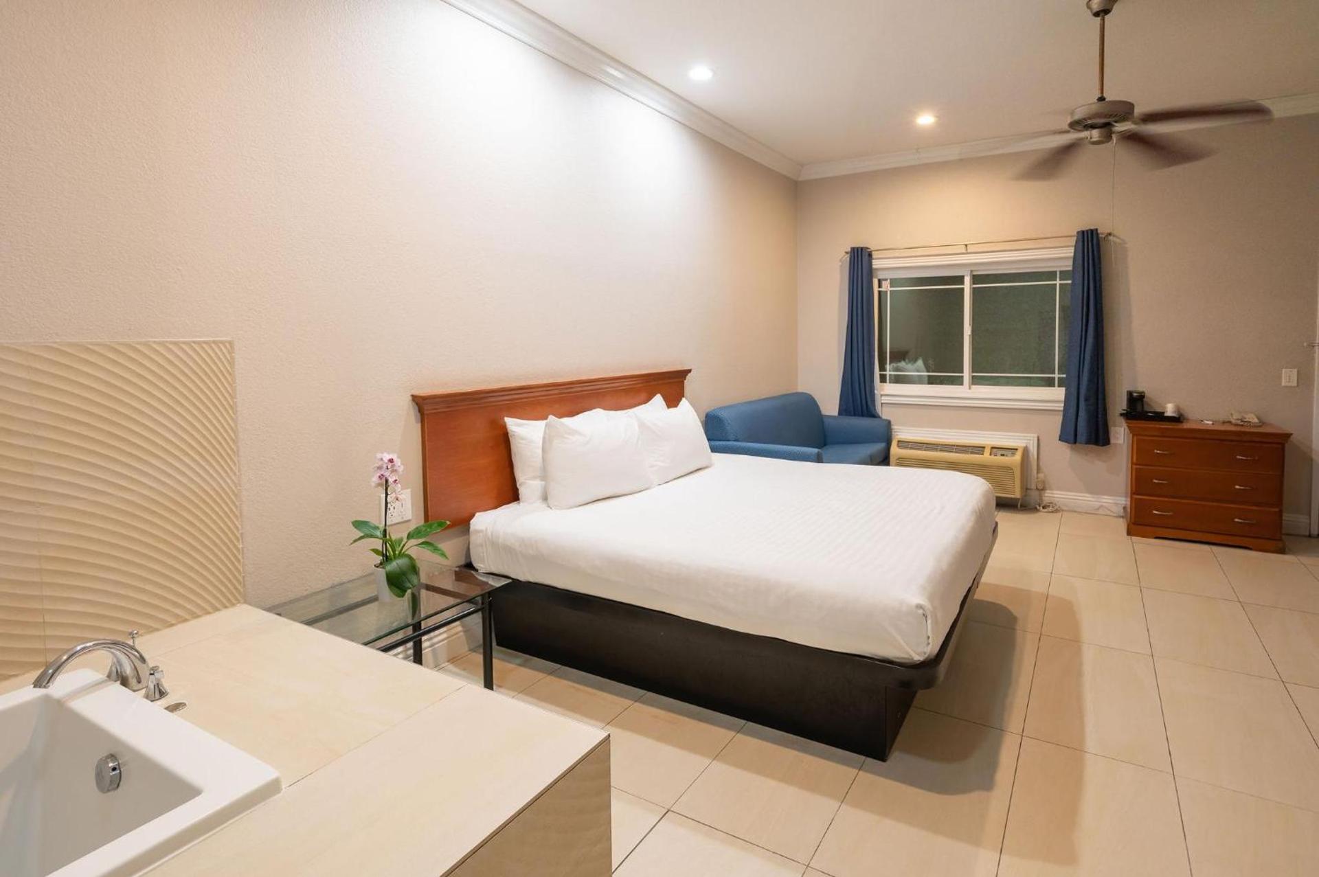 Ramada by Wyndham Redondo Beach photo 41