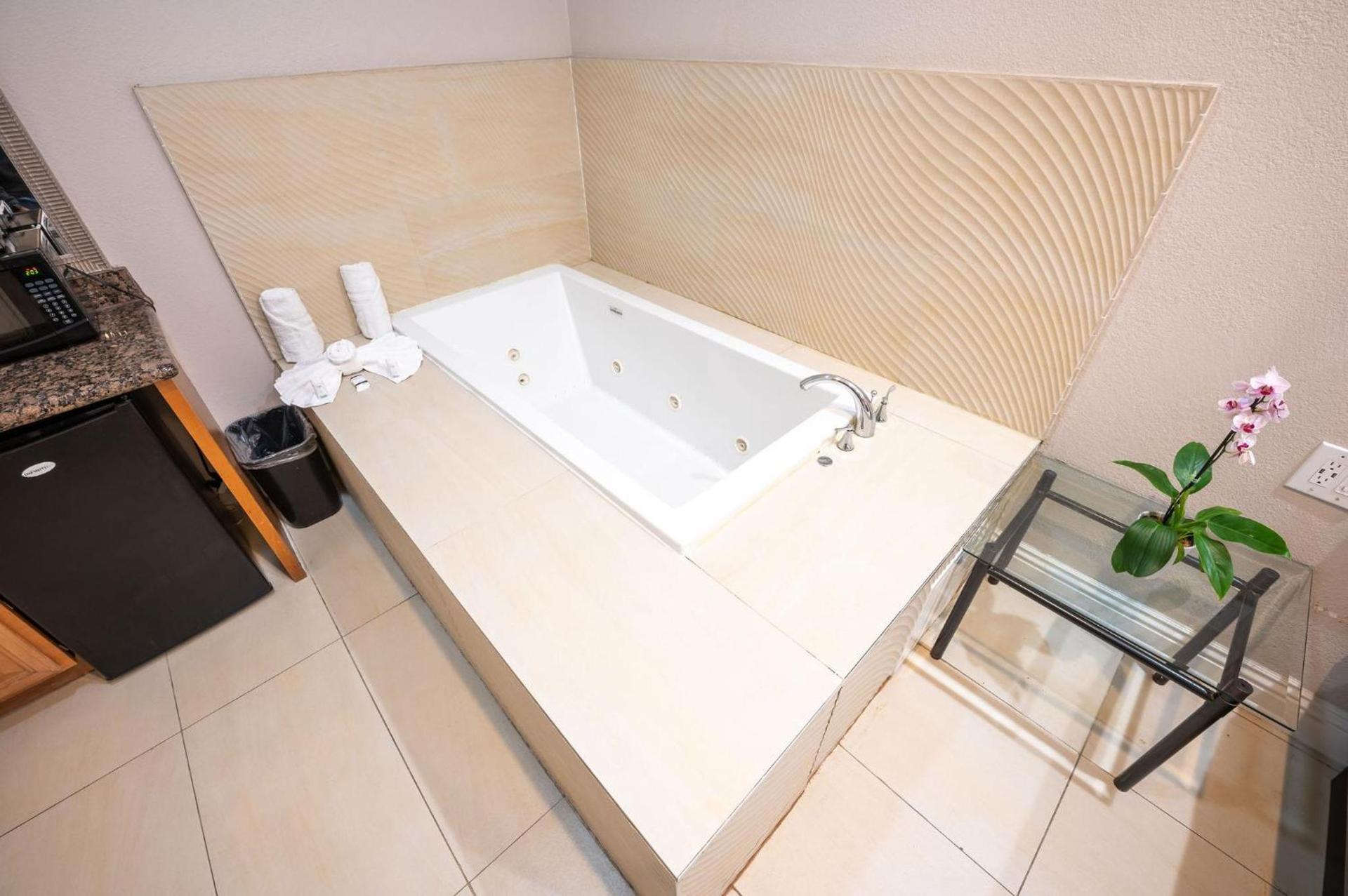 Ramada by Wyndham Redondo Beach photo 42