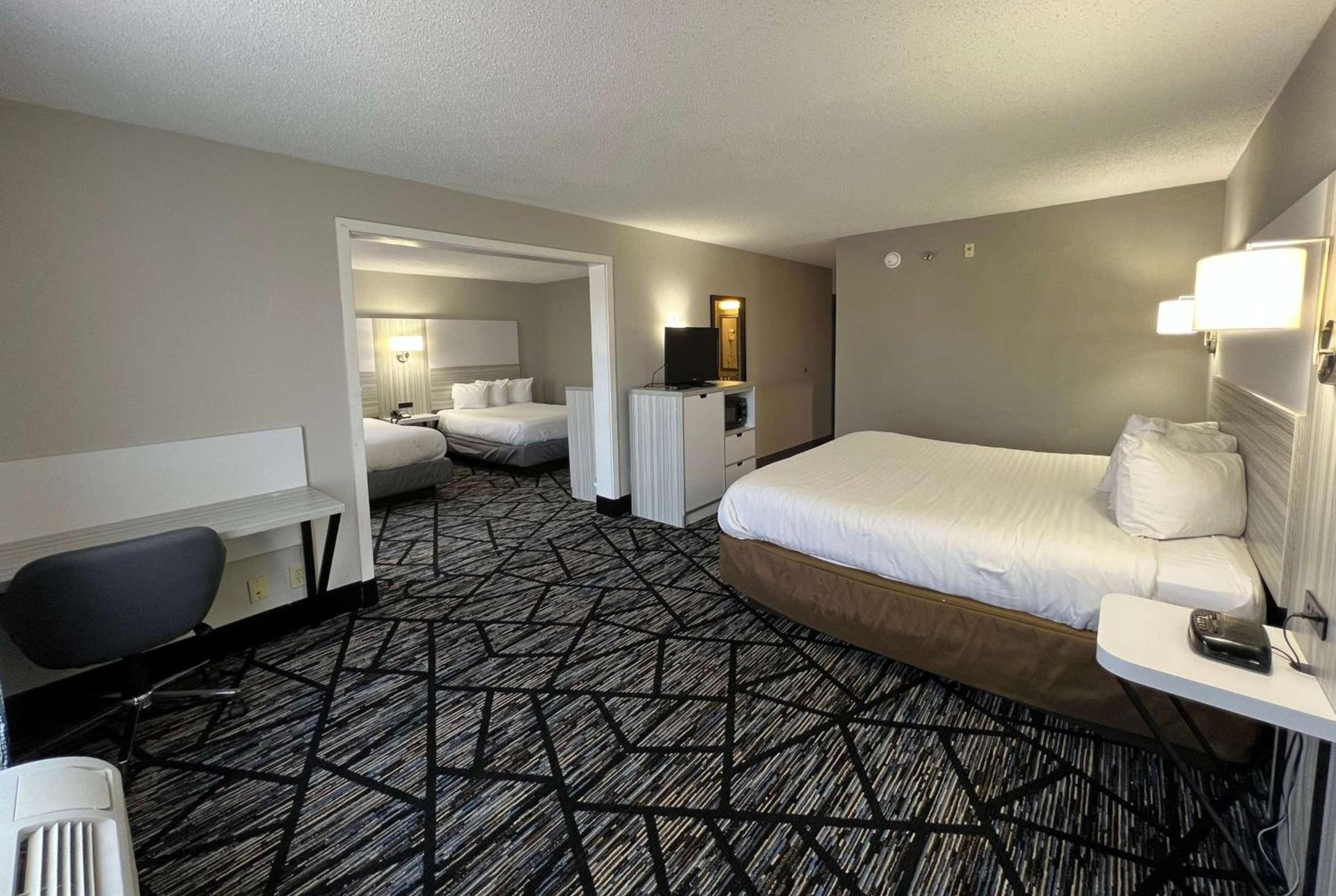 Baymont by Wyndham Peoria photo 13