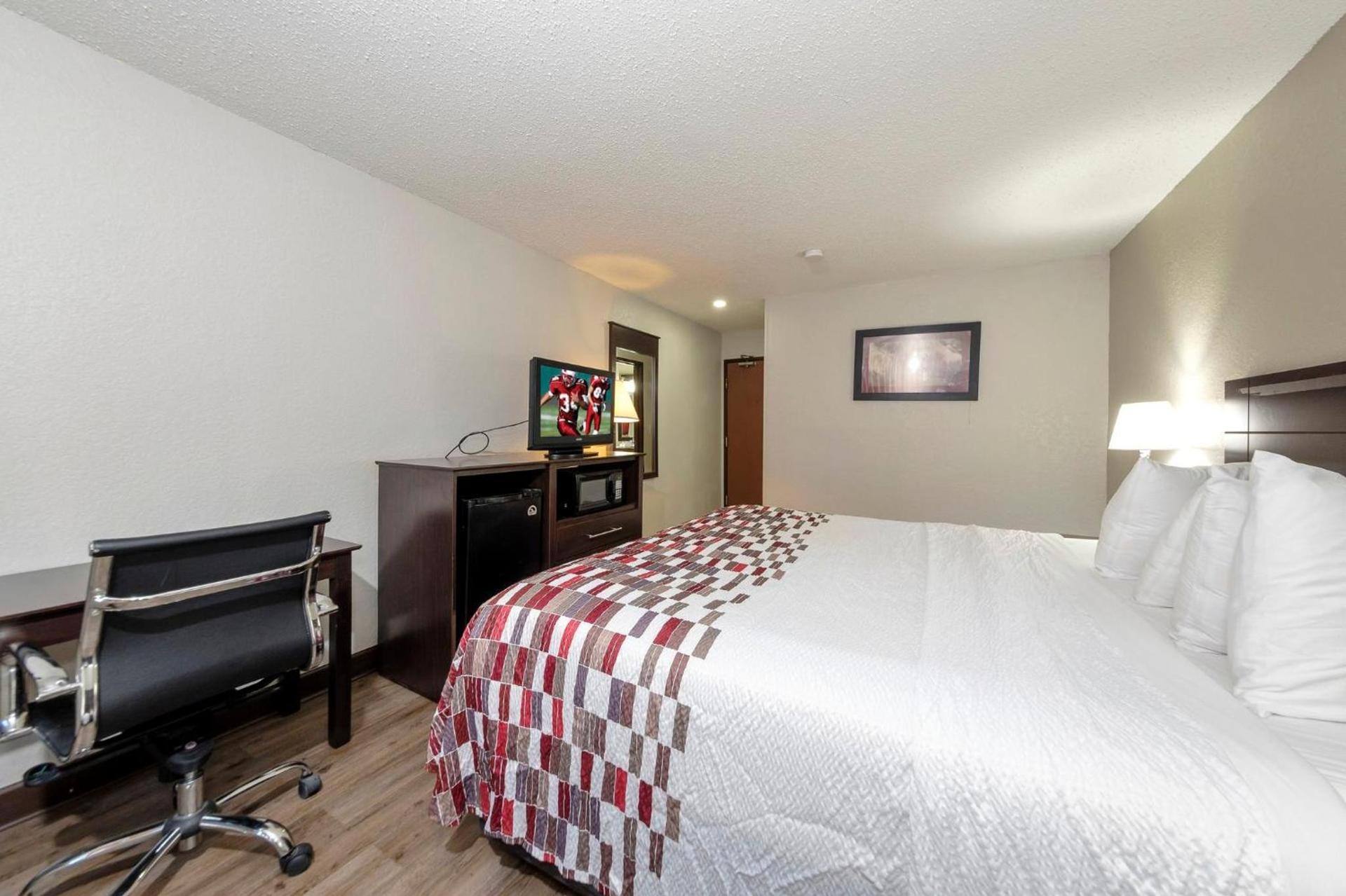 Red Roof Inn Culpeper photo 12