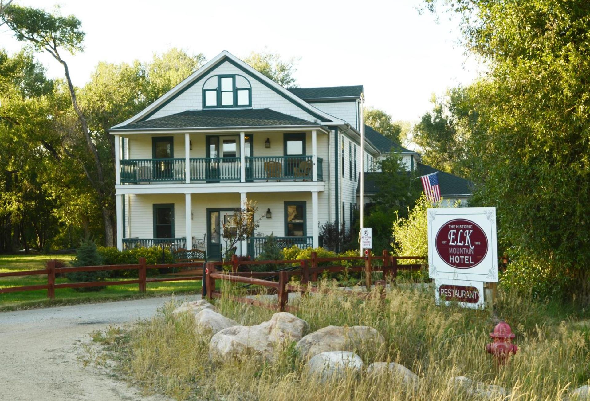 The Historic Elk Mountain Hotel photo 1