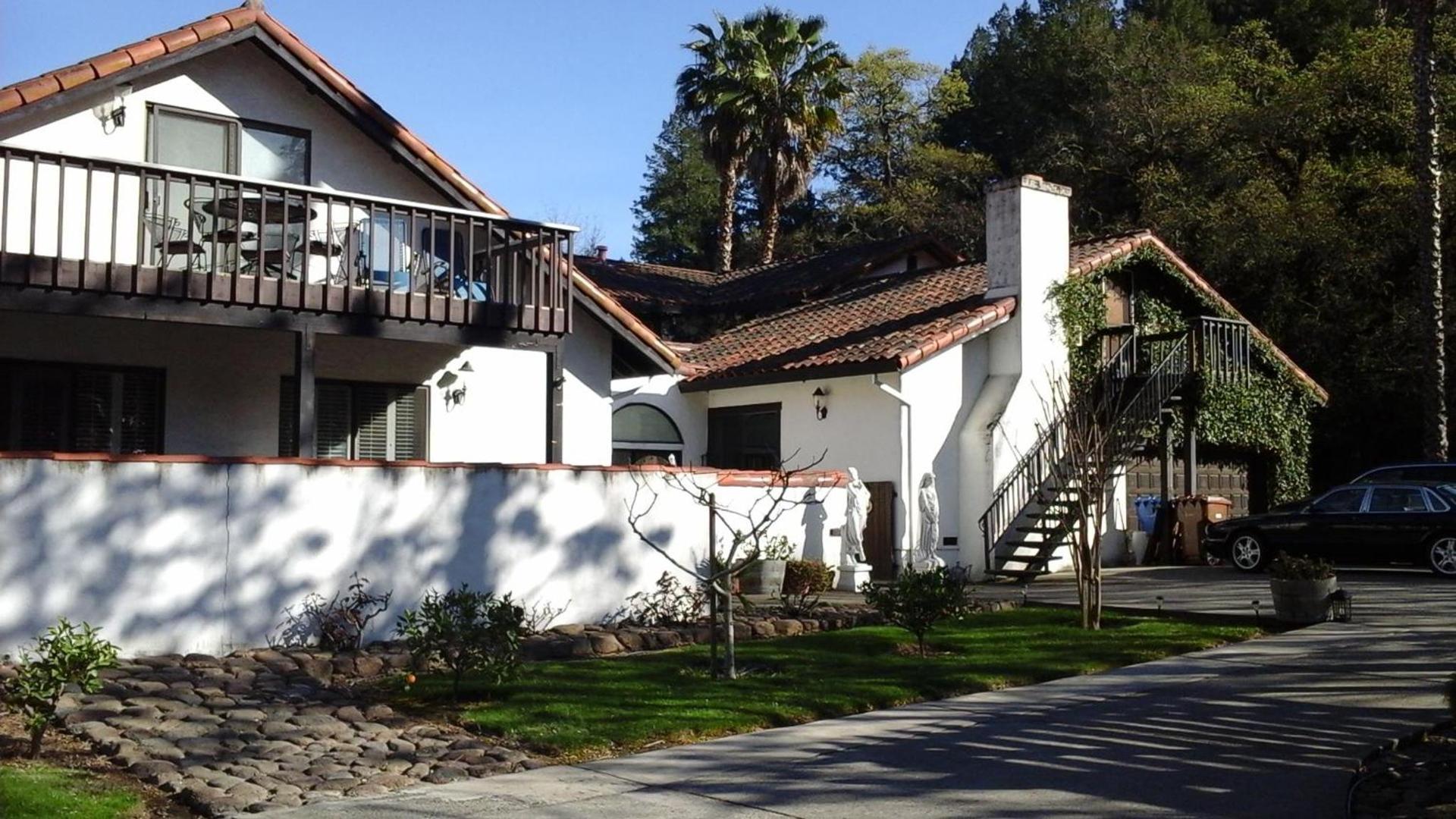 Spanish Villa Inn photo 26