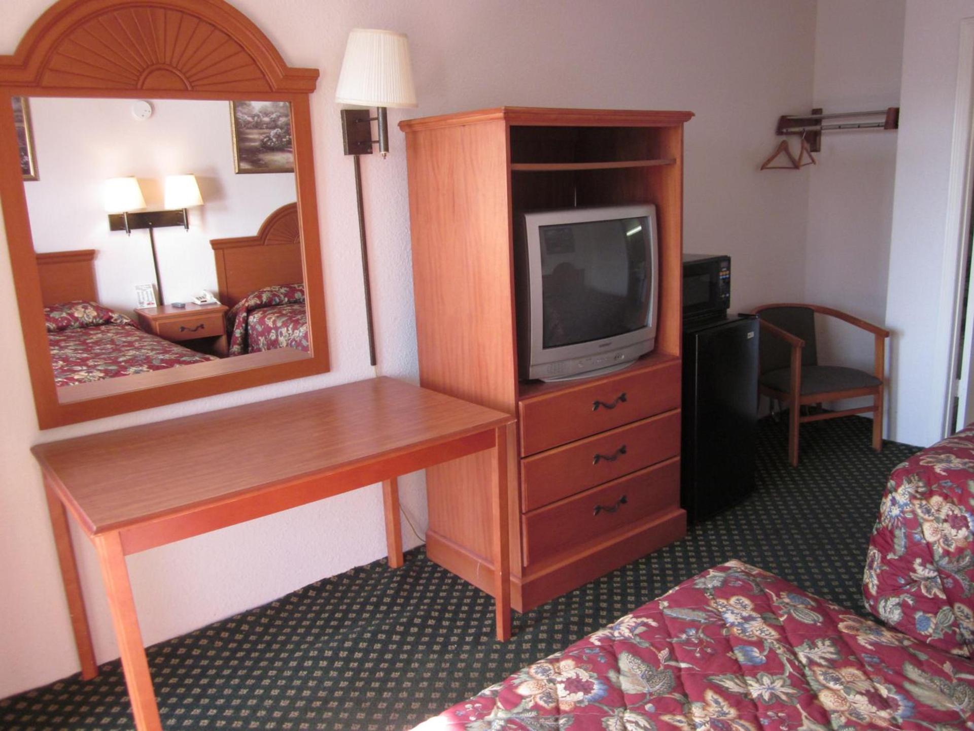 Westmont Inn - Lakeland photo 7