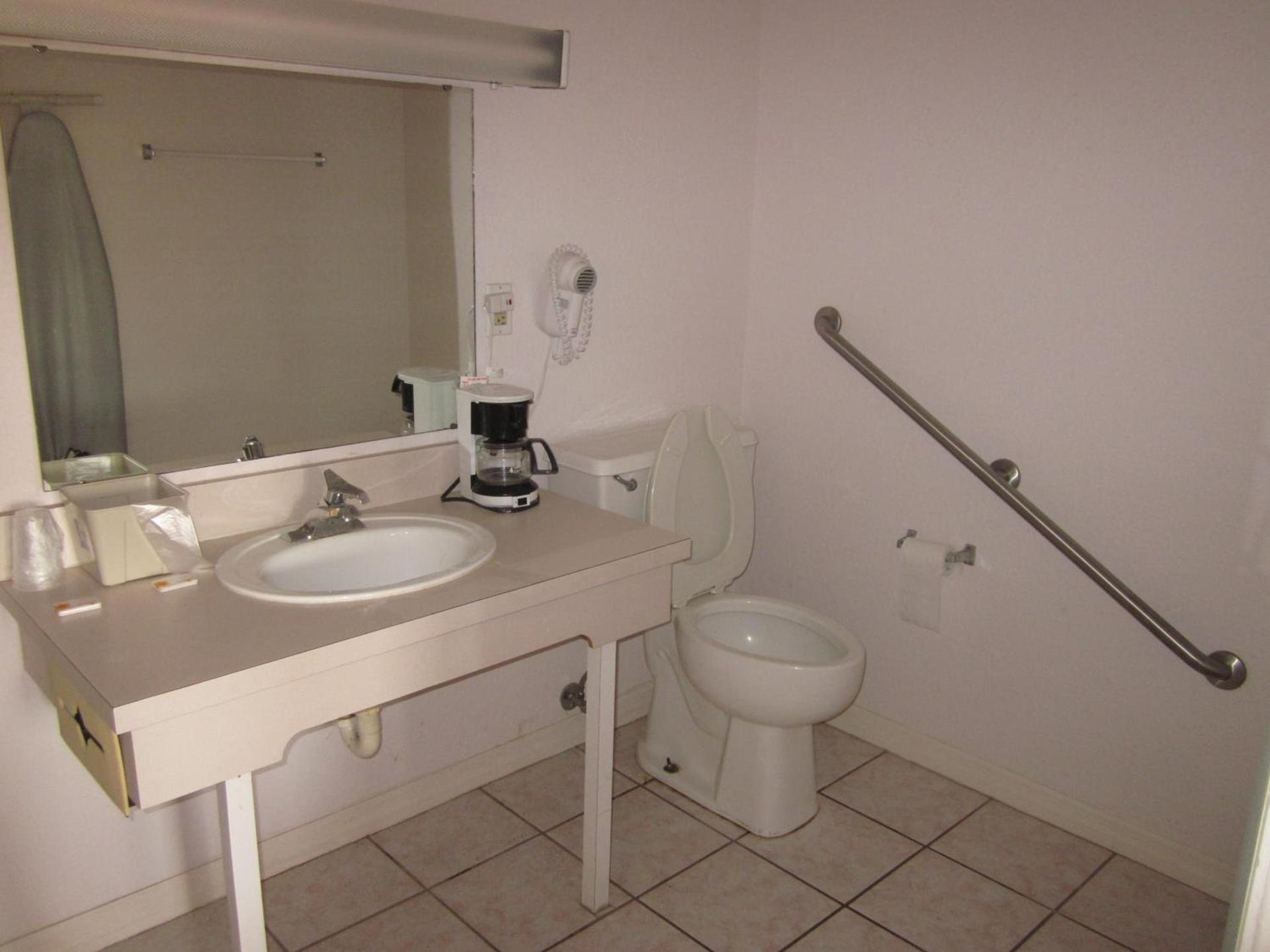 Westmont Inn - Lakeland photo 5