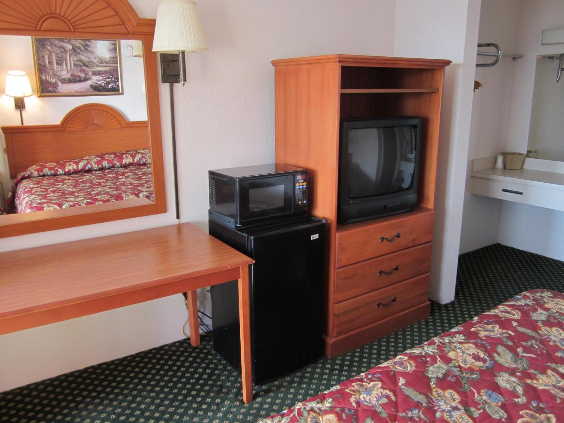 Westmont Inn - Lakeland photo 8