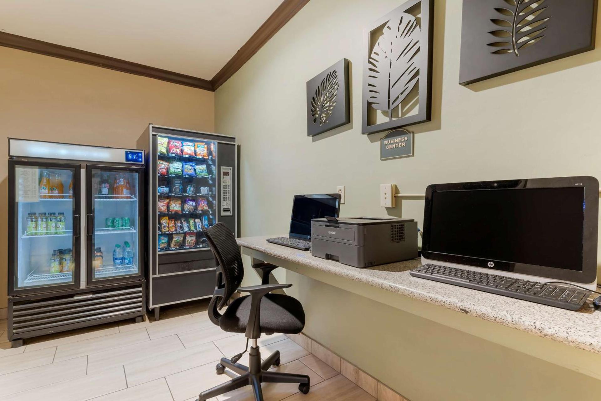 Best Western Plus Forest Park Inn photo 12