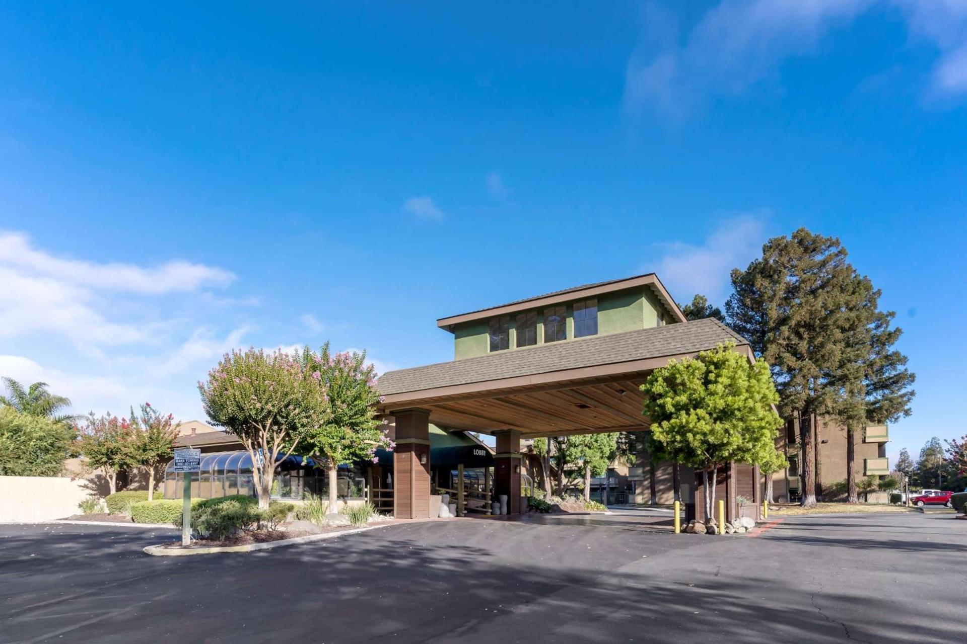 Best Western Plus Forest Park Inn photo 14