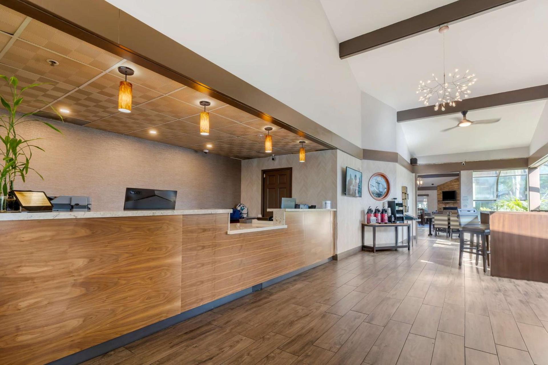 Best Western Plus Forest Park Inn photo 5
