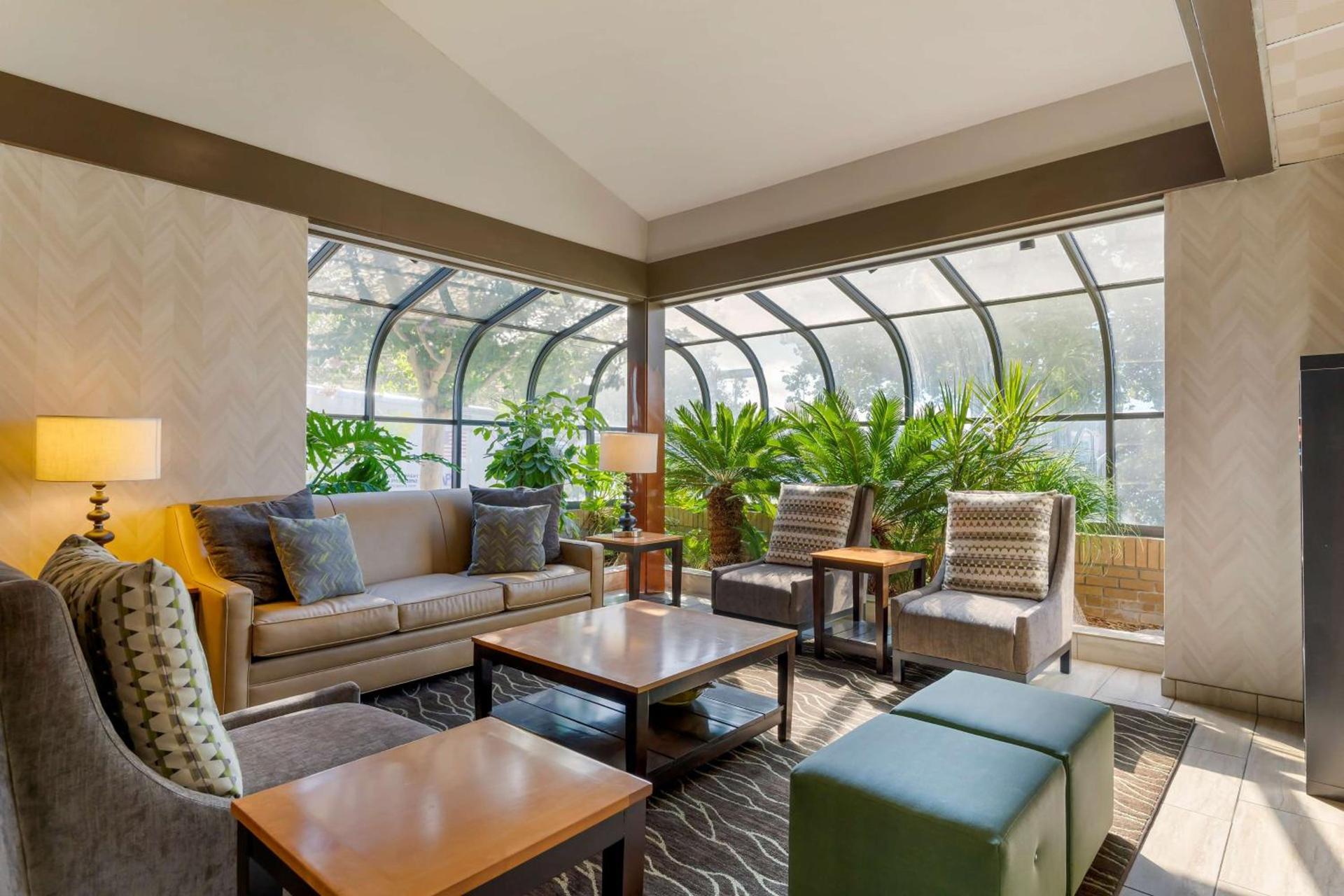 Best Western Plus Forest Park Inn photo 19