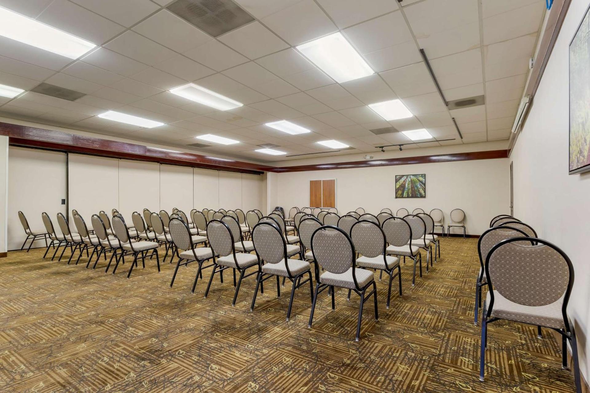 Best Western Plus Forest Park Inn photo 20
