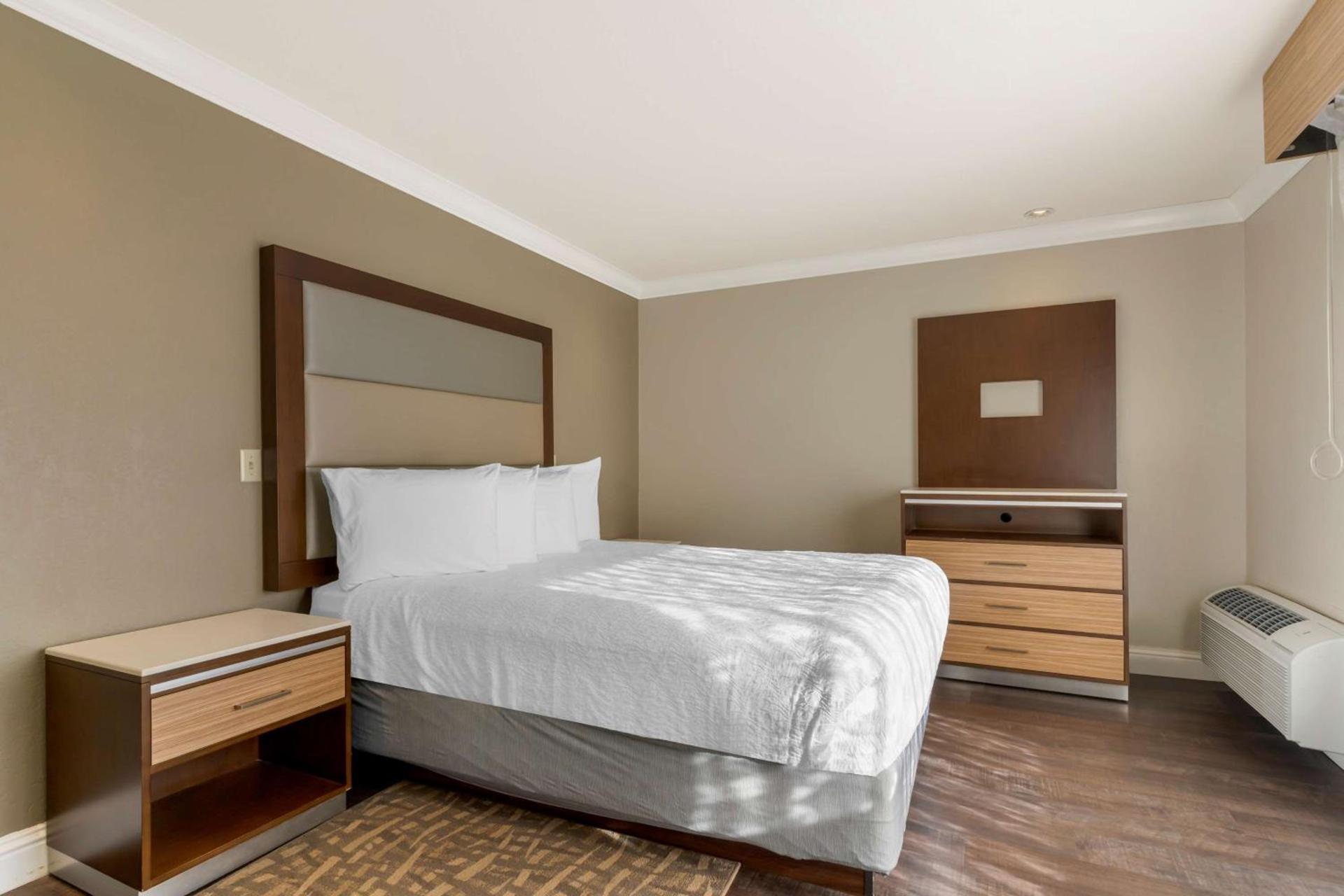 Best Western Plus Forest Park Inn photo 26